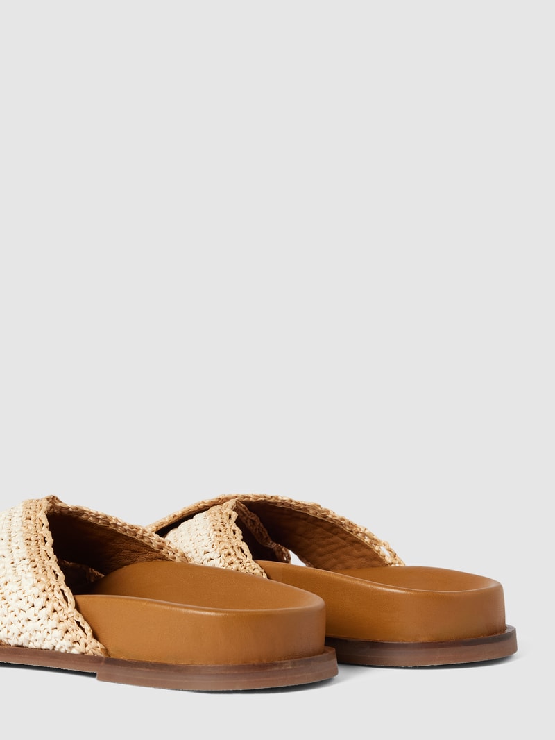 Sandalen mit Riemen in Flecht-Optik in sand