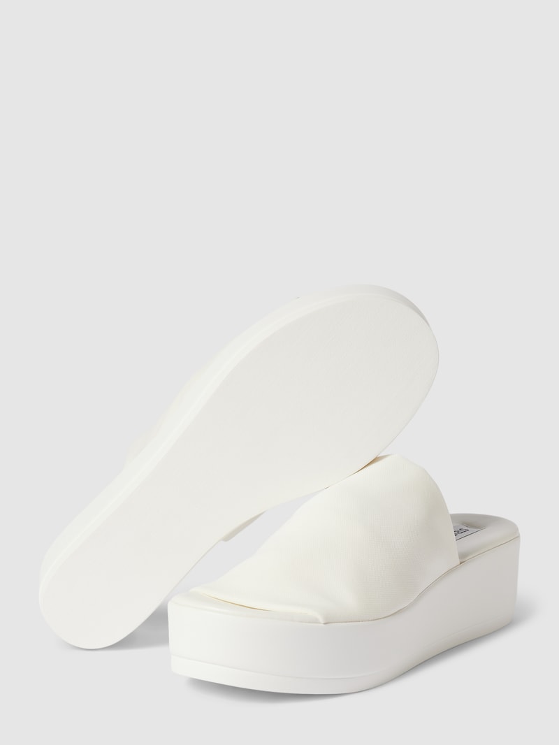 Pantoletten mit Plateausohle Modell 'SLINKY' in offwhite