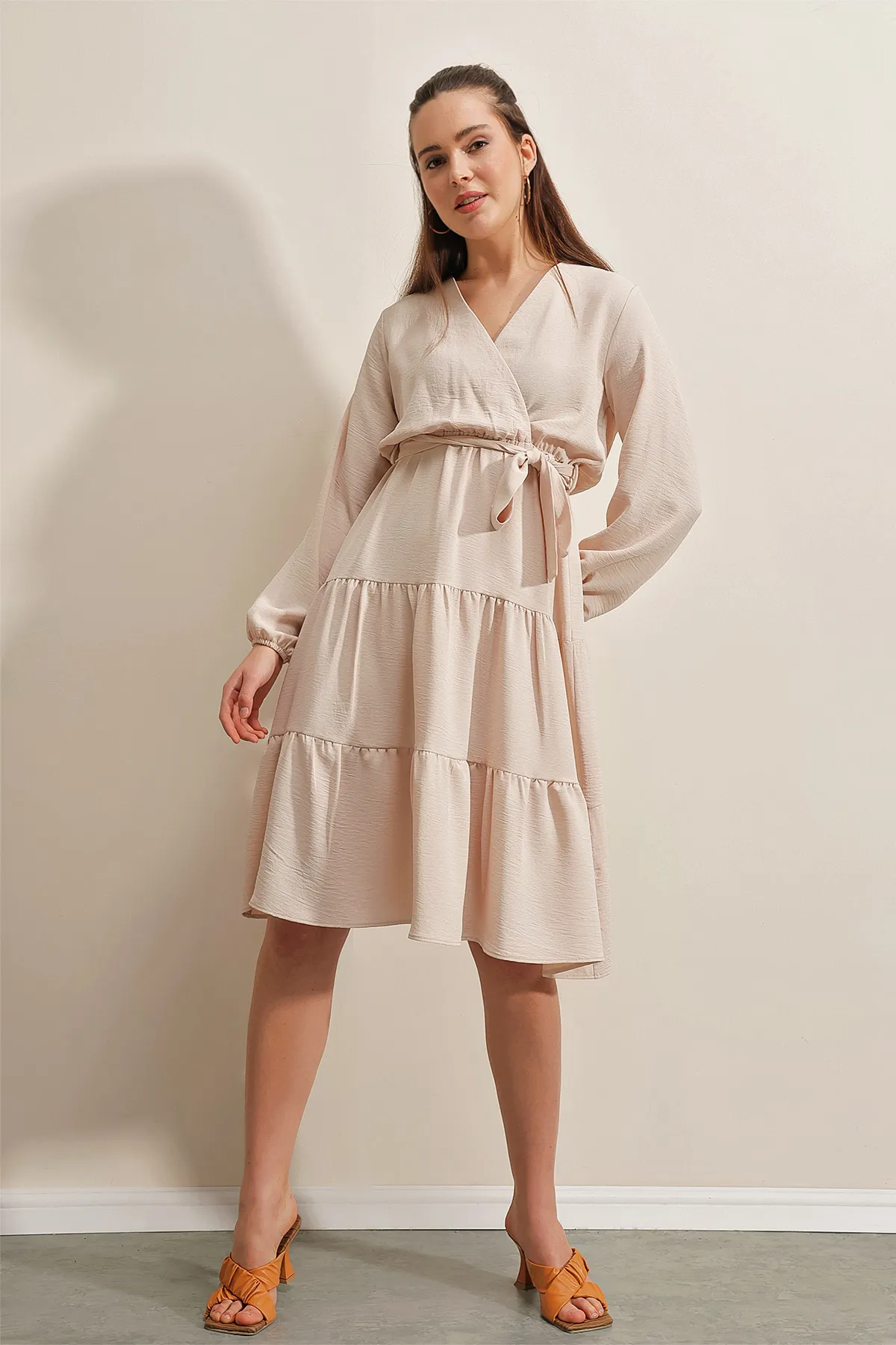 Bigdart  2369 Zweireihiges Volantkleid mit Kragen – Beige