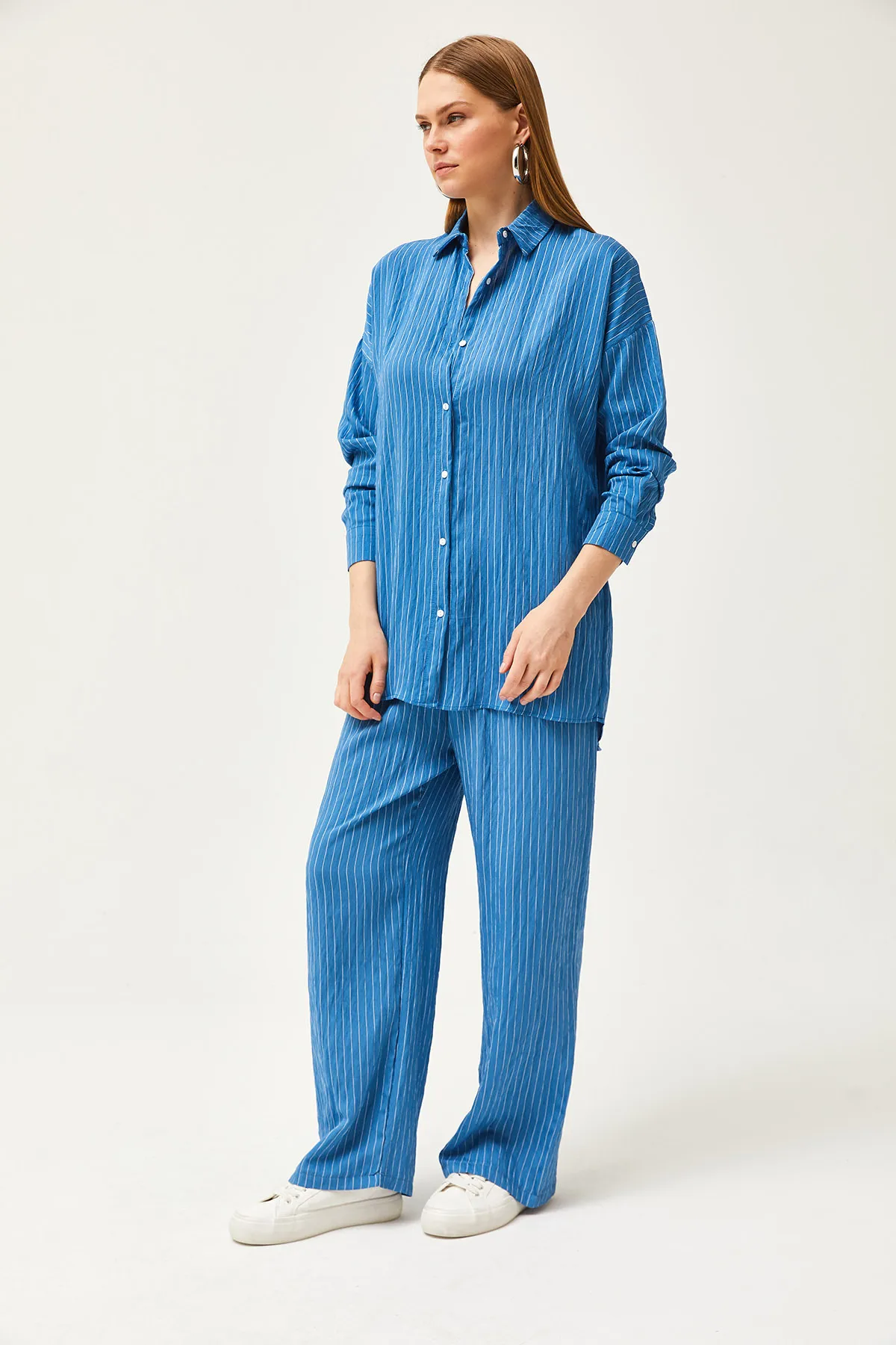 Olalook  Damen-Set mit indigoblau gestreiftem Hemd und Hose TKM-19000282