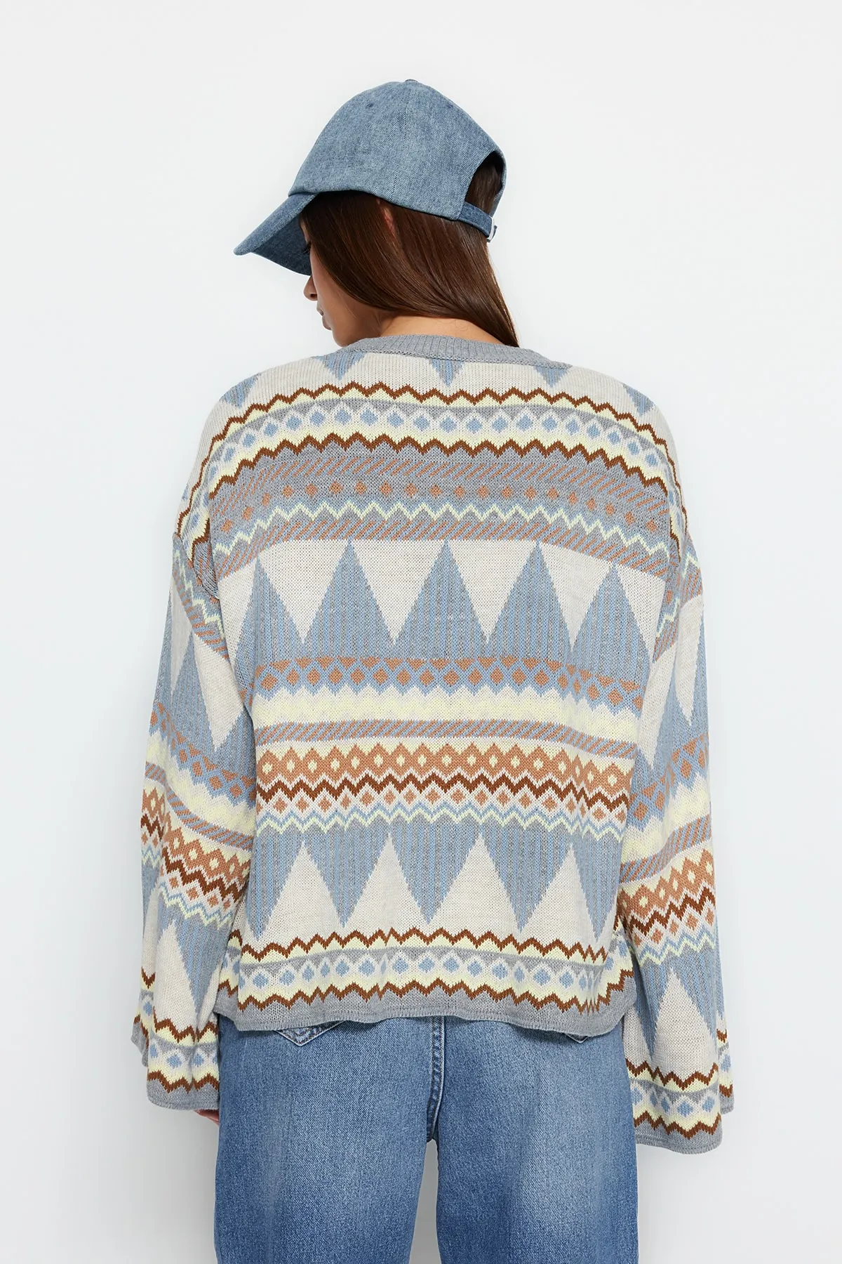 Trendyol Collection  Grauer Strickpullover mit Rundhalsausschnitt und weiter Passform TWOAW21KZ0941