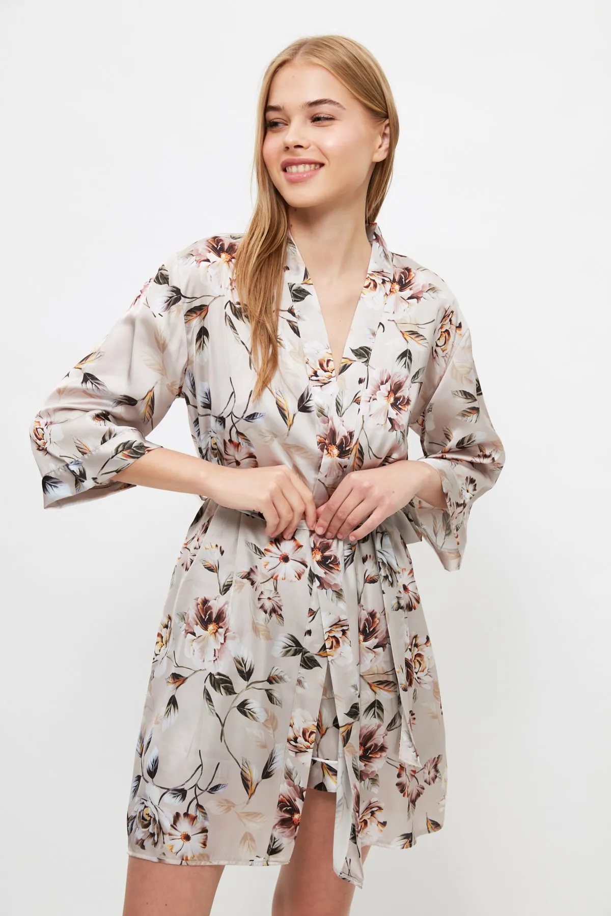 Trendyol Collection  Mehrfarbiger gewebter Morgenmantel THMSS21SB0005