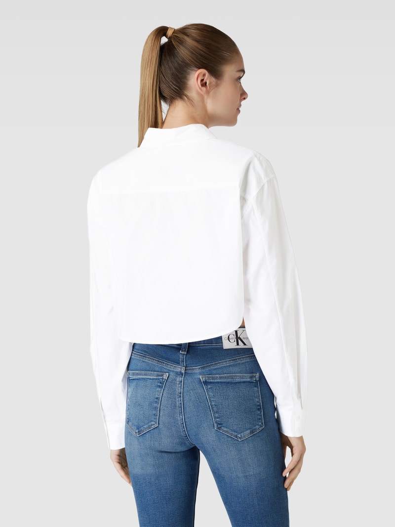 Cropped Bluse mit Label-Patch in weiss