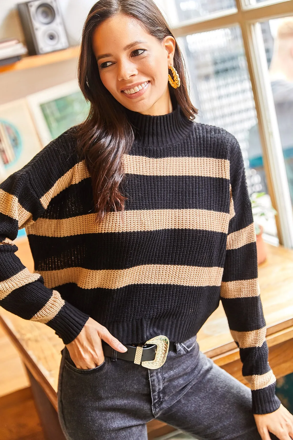 Olalook  Schwarzer, kurzer Strickpullover mit Streifenmuster in Keksform für Damen, KZK-19000402