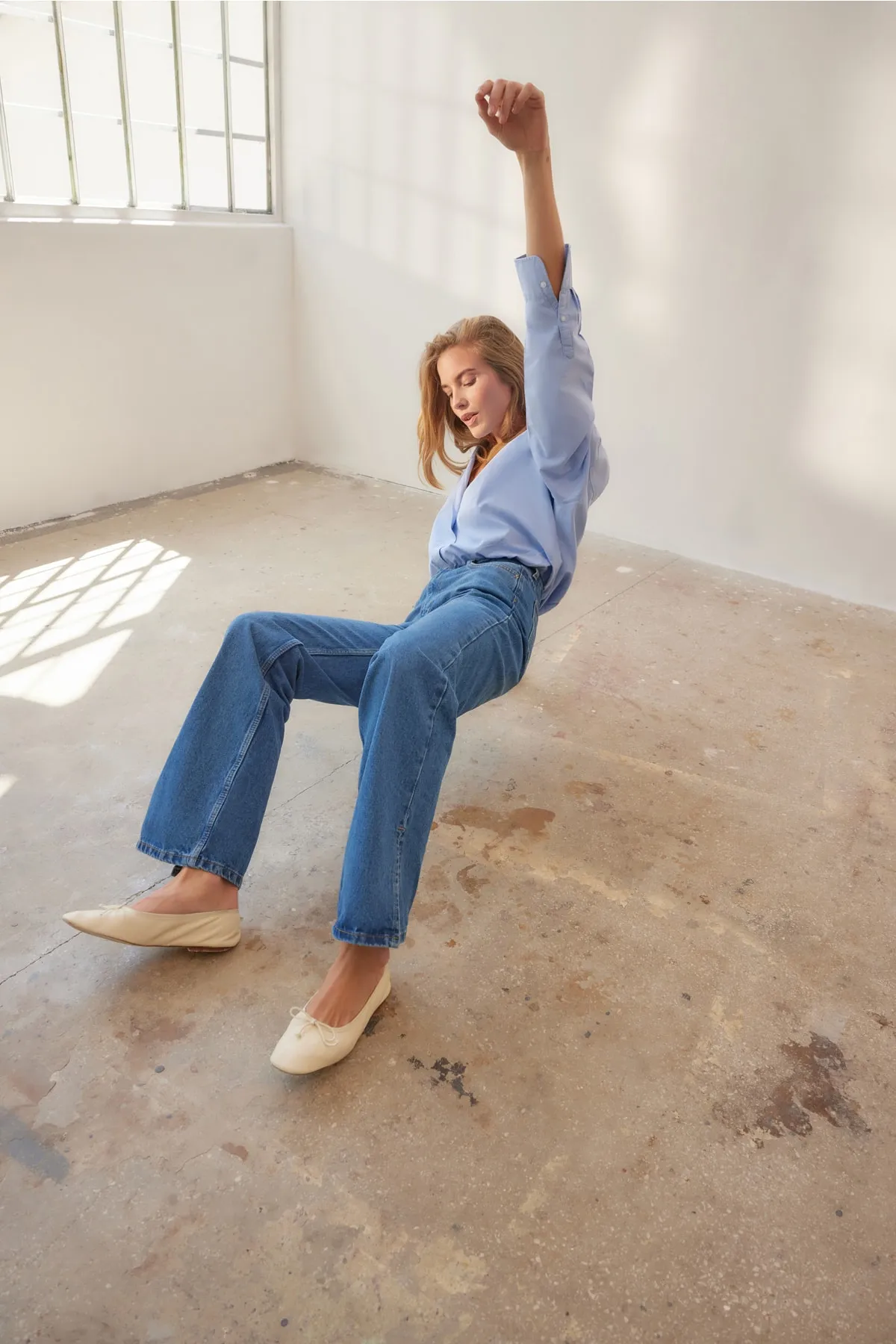 Trendyol Collection  Blaue, nachhaltigere Jeans mit hoher Taille und weitem Bein im 90er-Stil TWOAW23JE00368