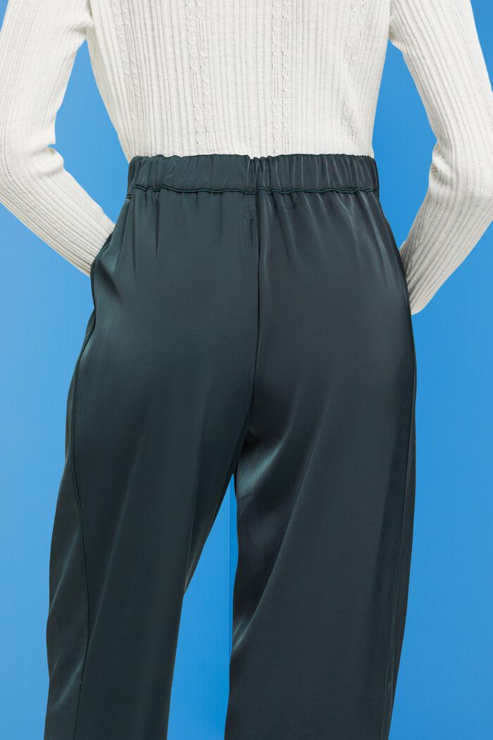 Satinhose mit weitem Bein