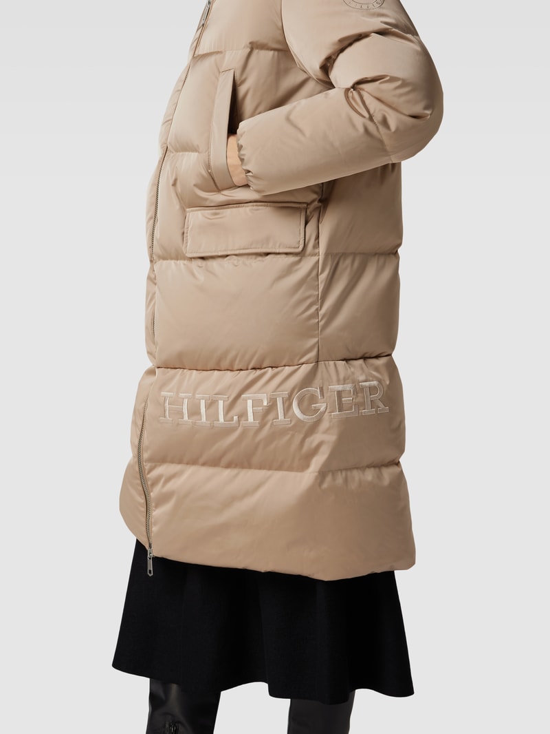 Daunenmantel mit Label-Stitching und Pattentaschen in beige