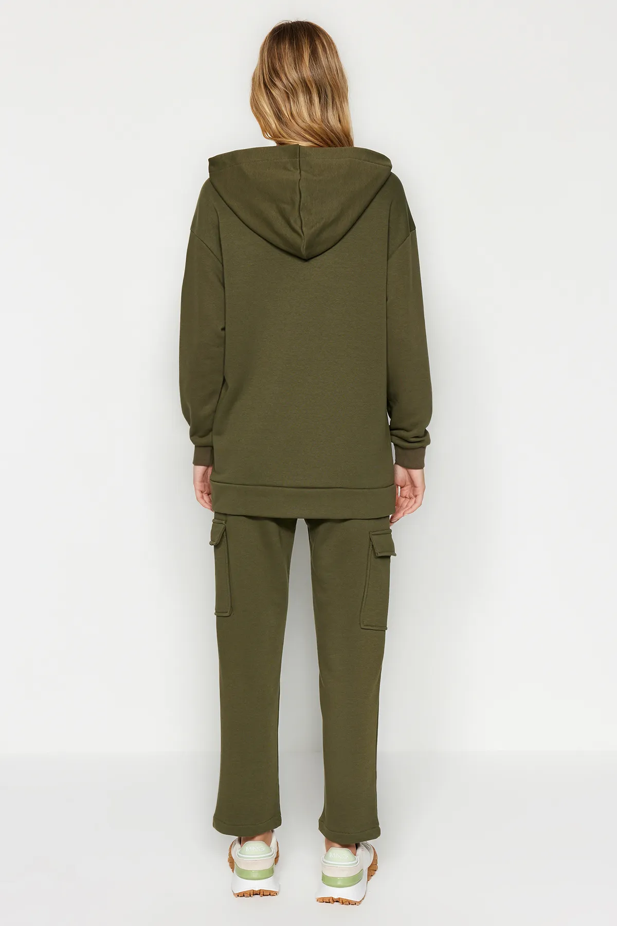 Trendyol Modest  Khakifarbenes Strick-Trainingsanzug-Set mit Reißverschluss und Strickjacke und Taschen TCTAW24EN00004