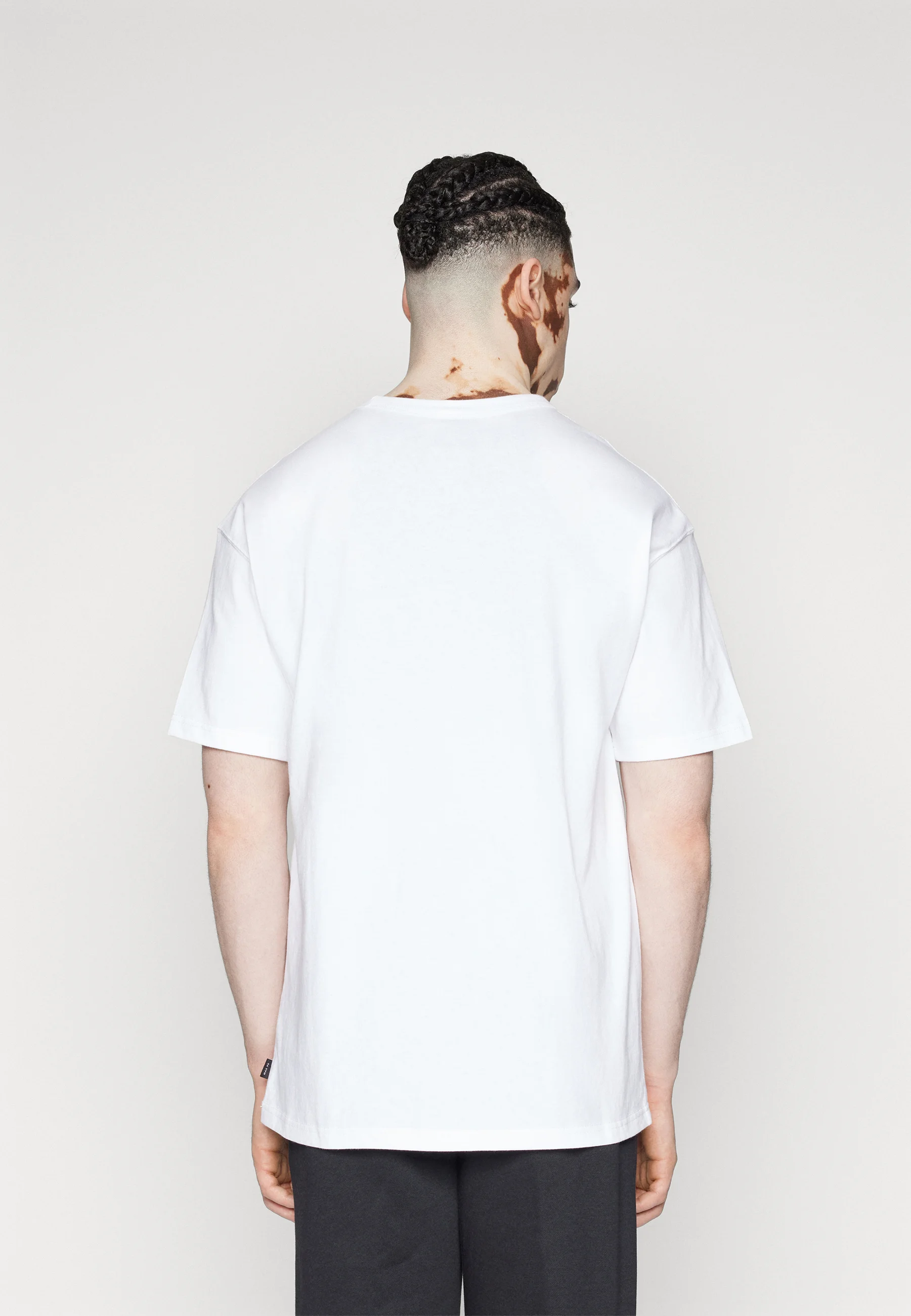 Nike Sportswear ESSNTL SUST - Camiseta básica