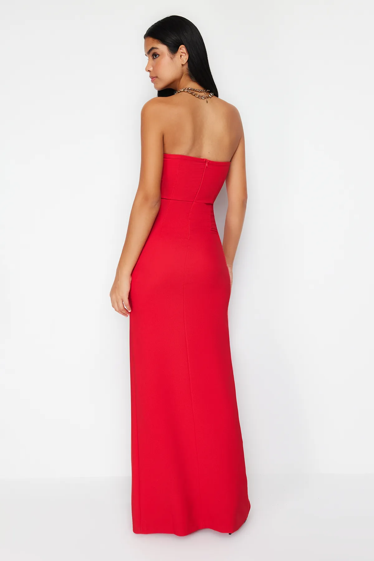 Trendyol Collection  Rotes, figurbetontes, langes Abendkleid aus Webstoff TPRSS24AE00009