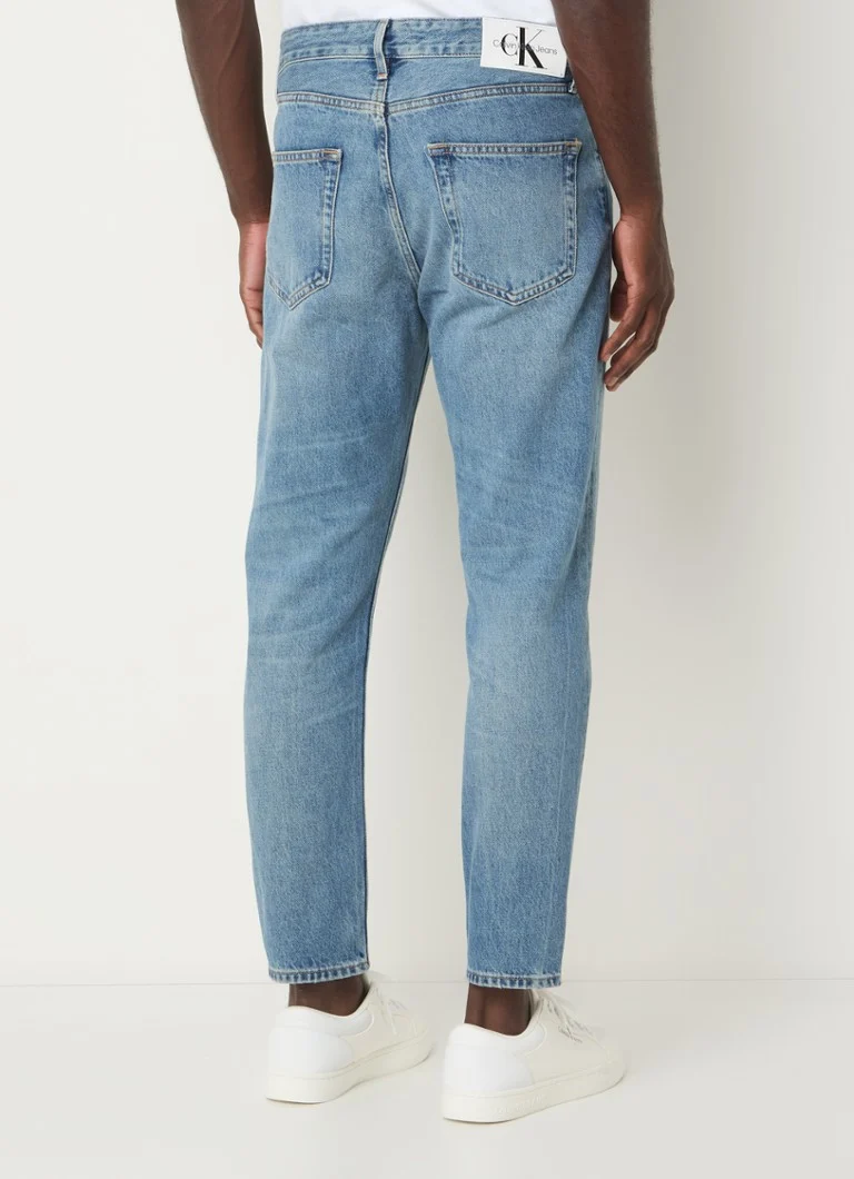 Calvin Klein slim fit cropped jeans med medium vask og sidelommer