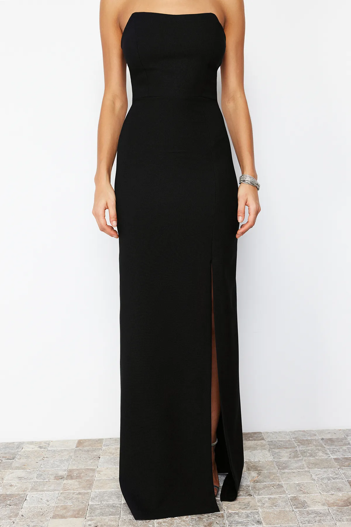 Trendyol Collection  Schwarzes, körperbetontes, gewebtes langes Abendkleid TPRSS24AE00009