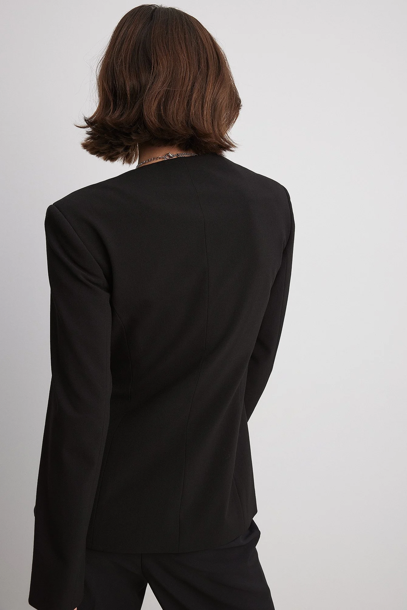 Figurbetonter Blazer mit herzförmigem Ausschnitt