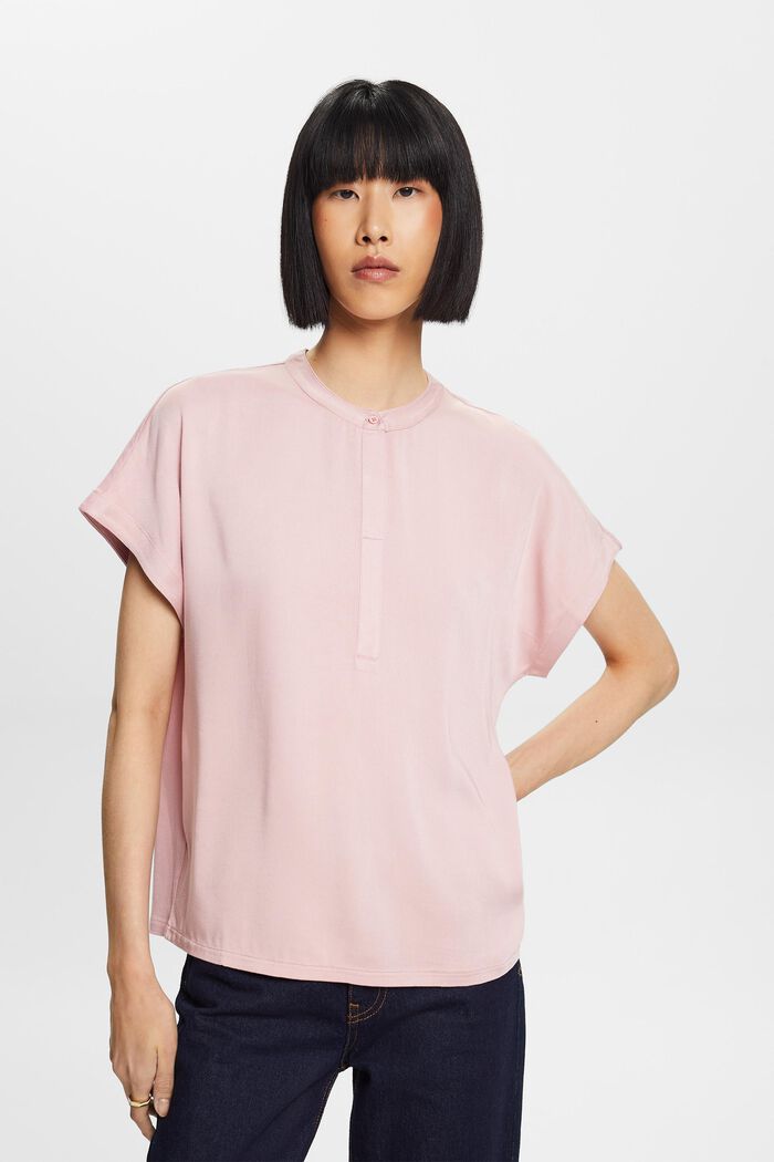 T-Shirt aus einem Materialmix