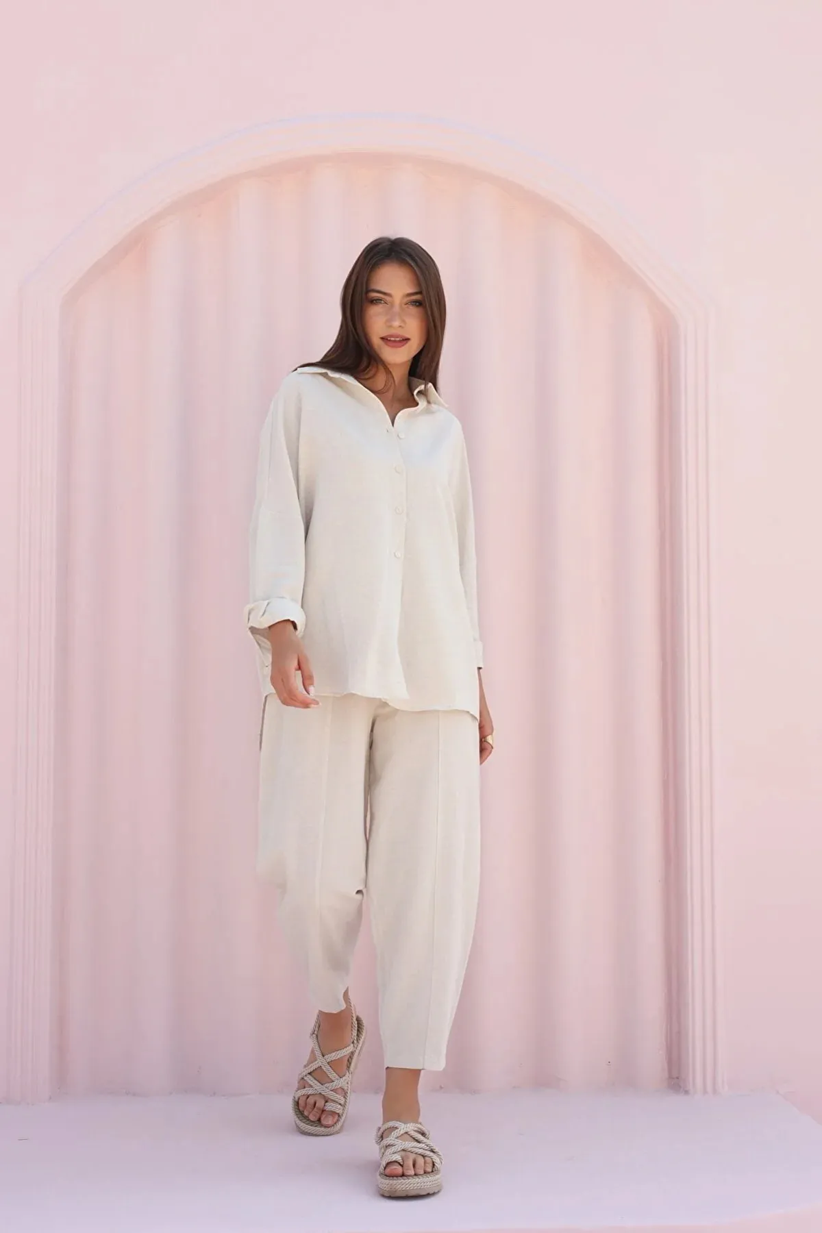 Laluvia  Steinfarbenes Leinenhemd, Shalwar-Hose, Oberteil und Unterteil im Set