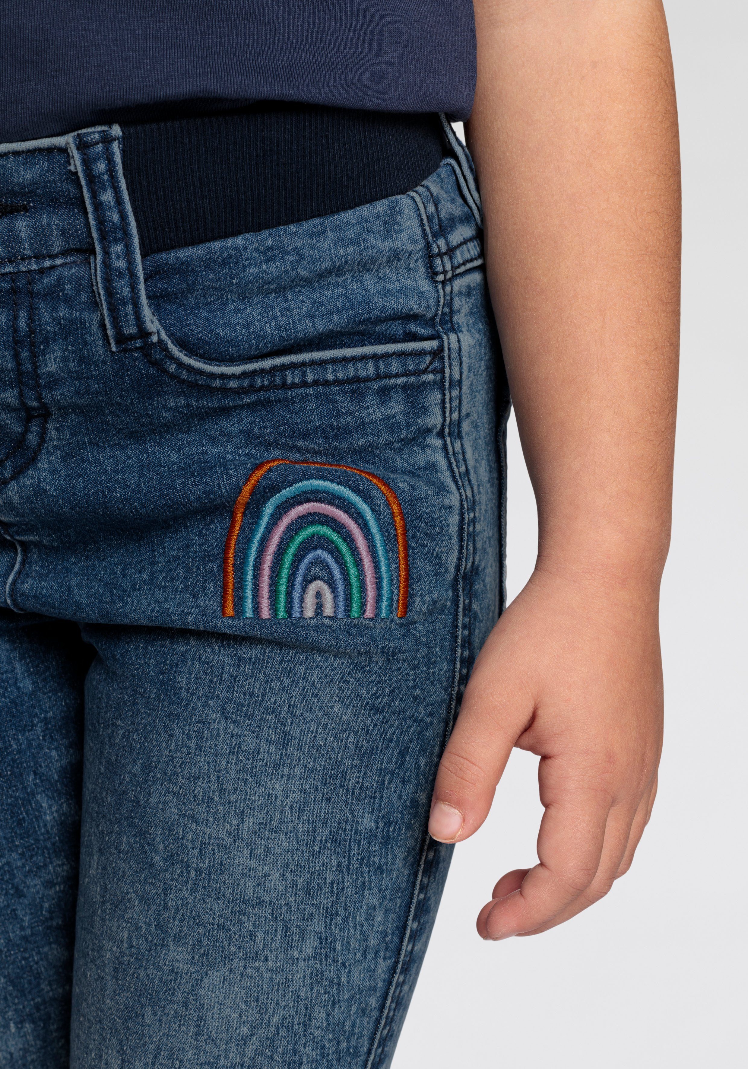 KIDSWORLD Stretch-Jeans mit toller Stickerei