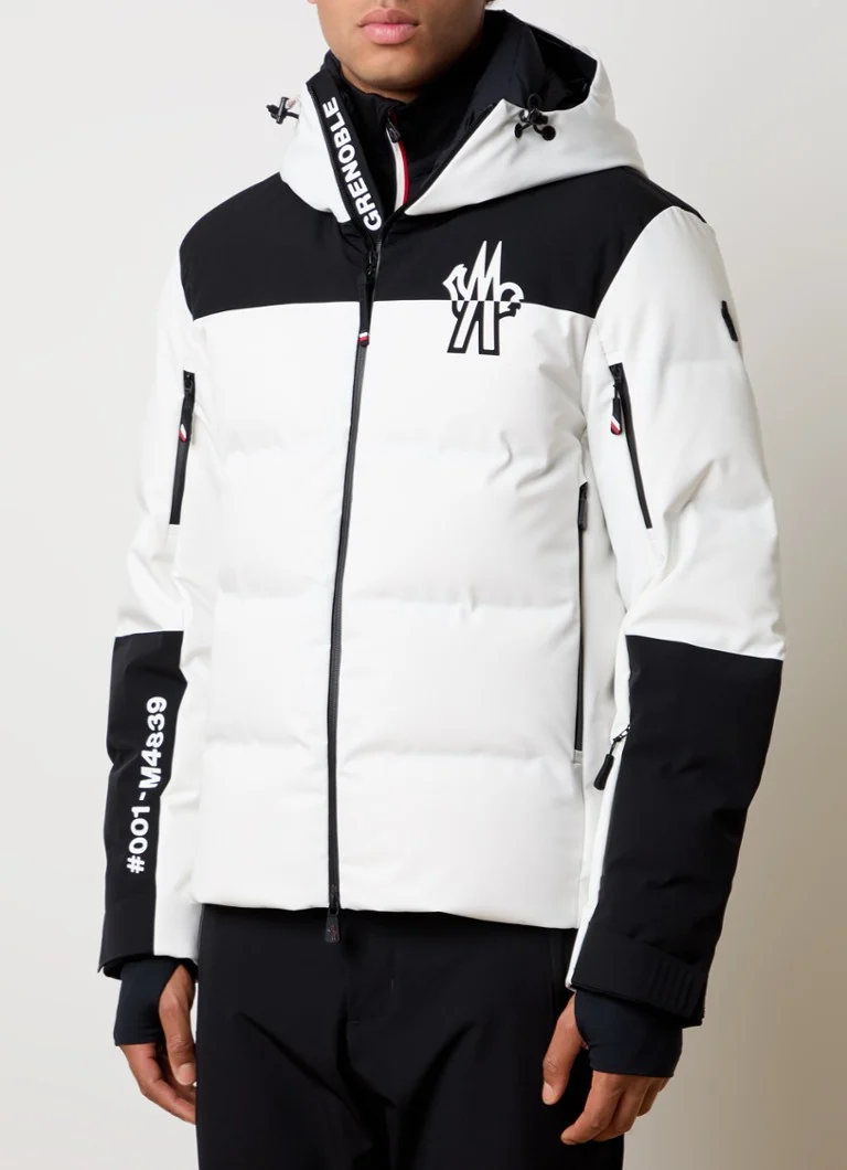 Moncler Curtis -hiihtotakki, jossa logo ja vetoketjutaskut