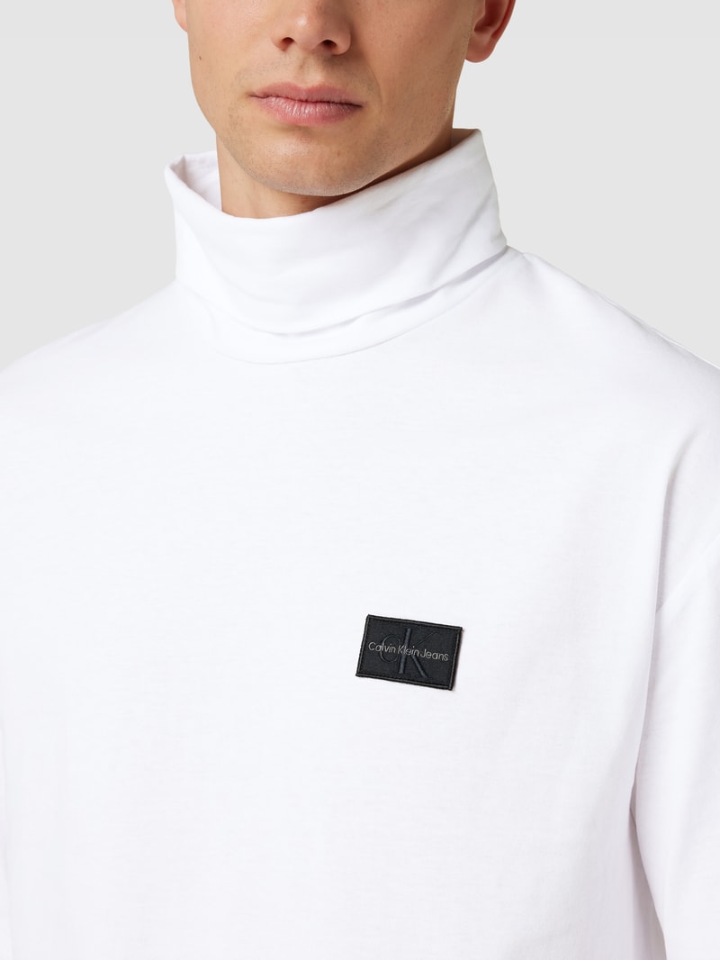 Longsleeve mit Label-Patch Modell 'SHRUNKEN' in weiss