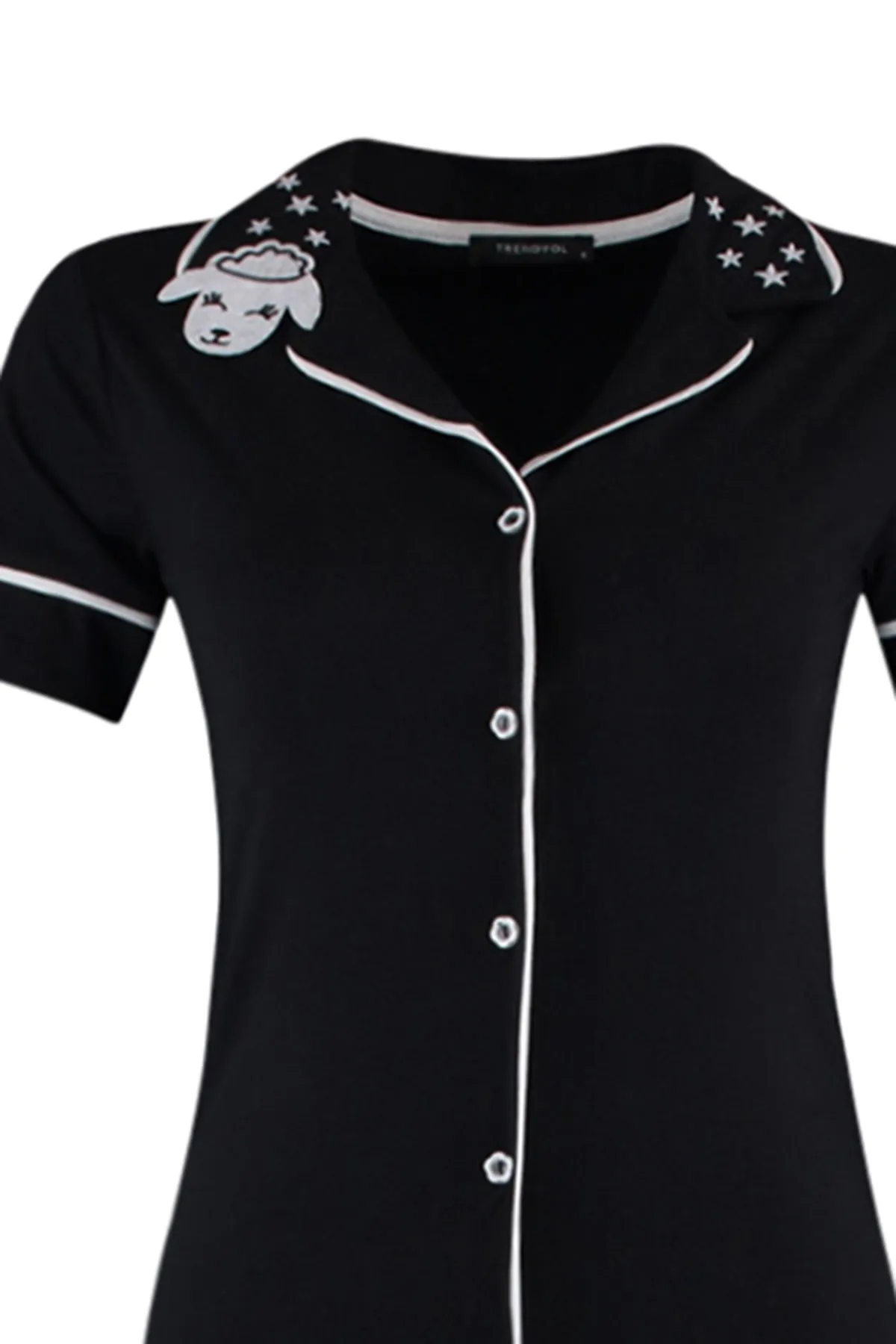 Trendyol Collection  Schwarzes Slim-Fit-Hemd-Hose-Strick-Pyjama-Set mit Lammkragen und Baumwollkragen THMAW22PT0704