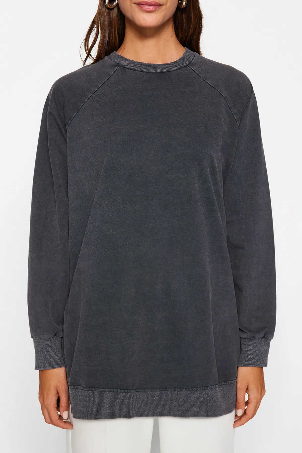 Trendyol Modest  Anthrazitfarbenes, gewaschenes Strick-Sweatshirt TCTSS23TW00062