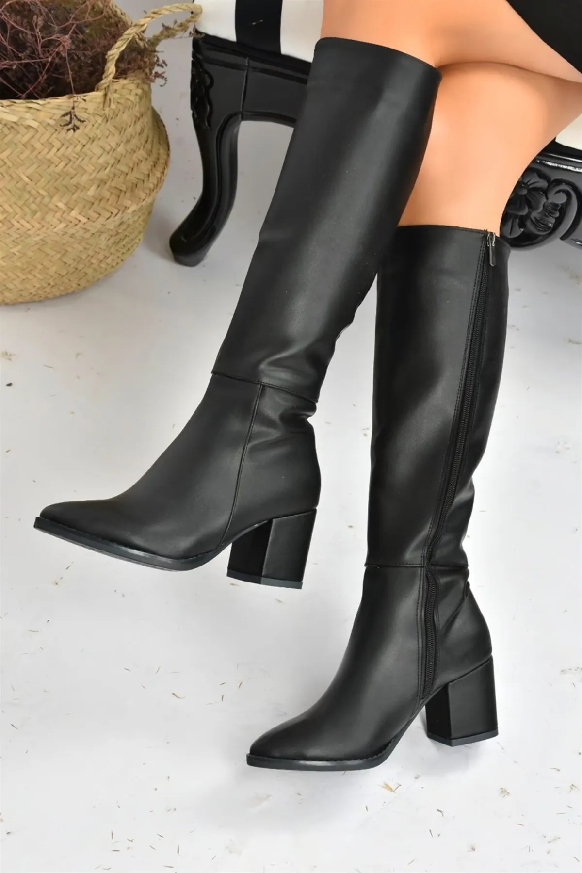Fox Shoes  Schwarze Damenstiefel mit dickem Absatz L251081609
