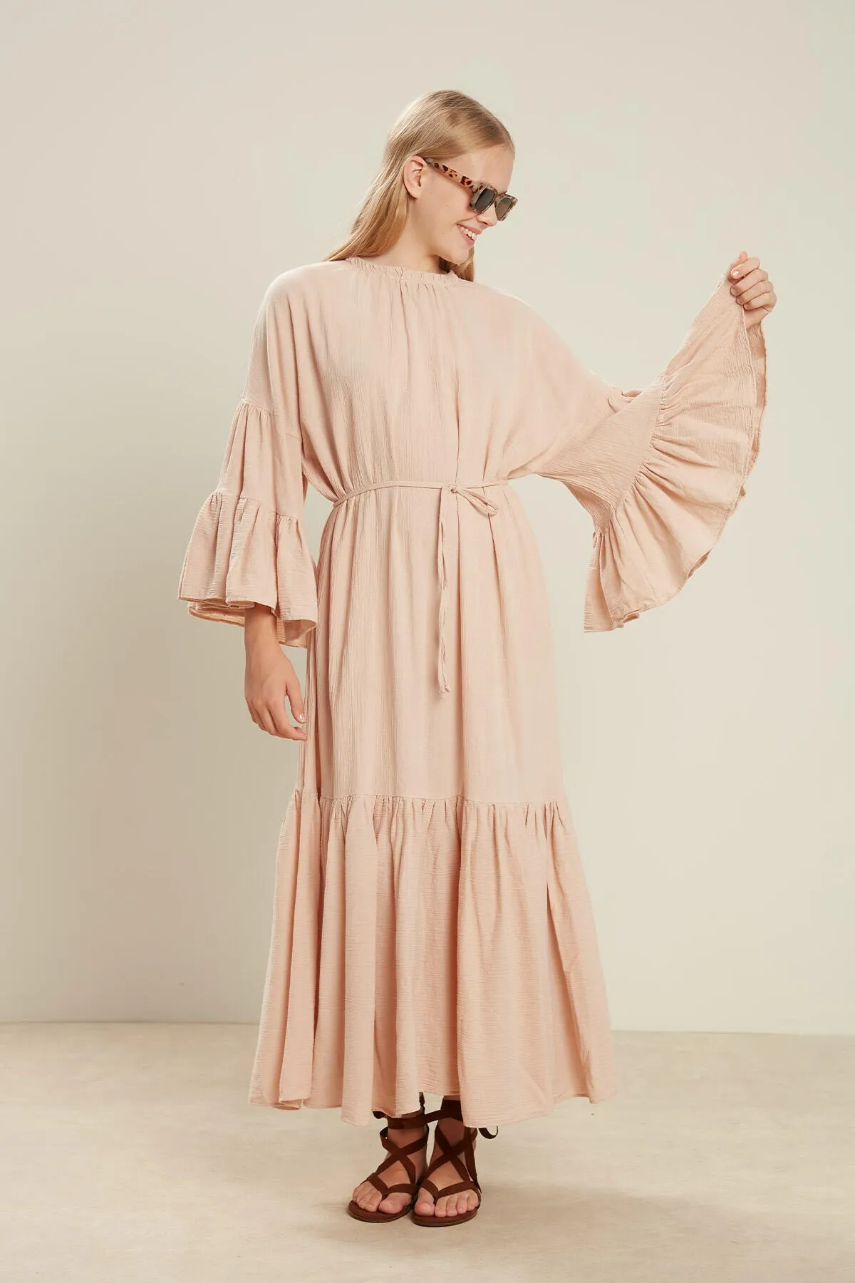 Manuka  Kleid mit Volants aus Baumwolle in Crinkle-Optik, Lachsfarben