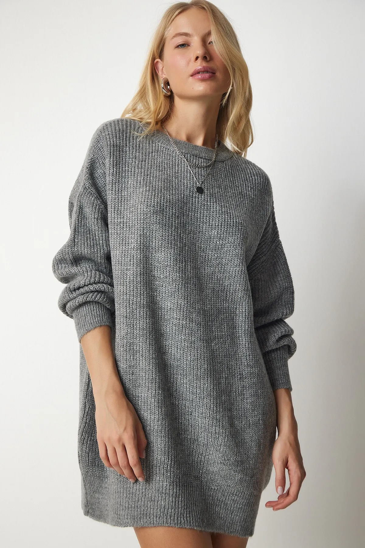 Happiness İstanbul  Grauer Oversize-Strickpullover Basic für Damen BV00099