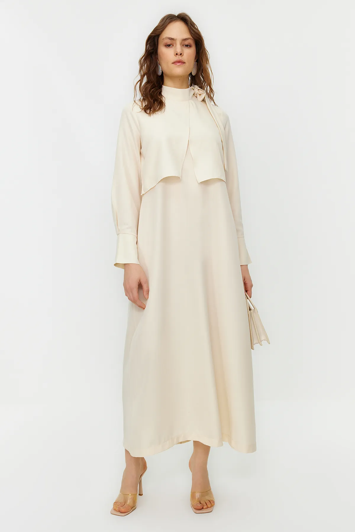 Trendyol Modest  Gewebtes Kleid mit Steinkragen und Bindedetail TCTSS23EB00283