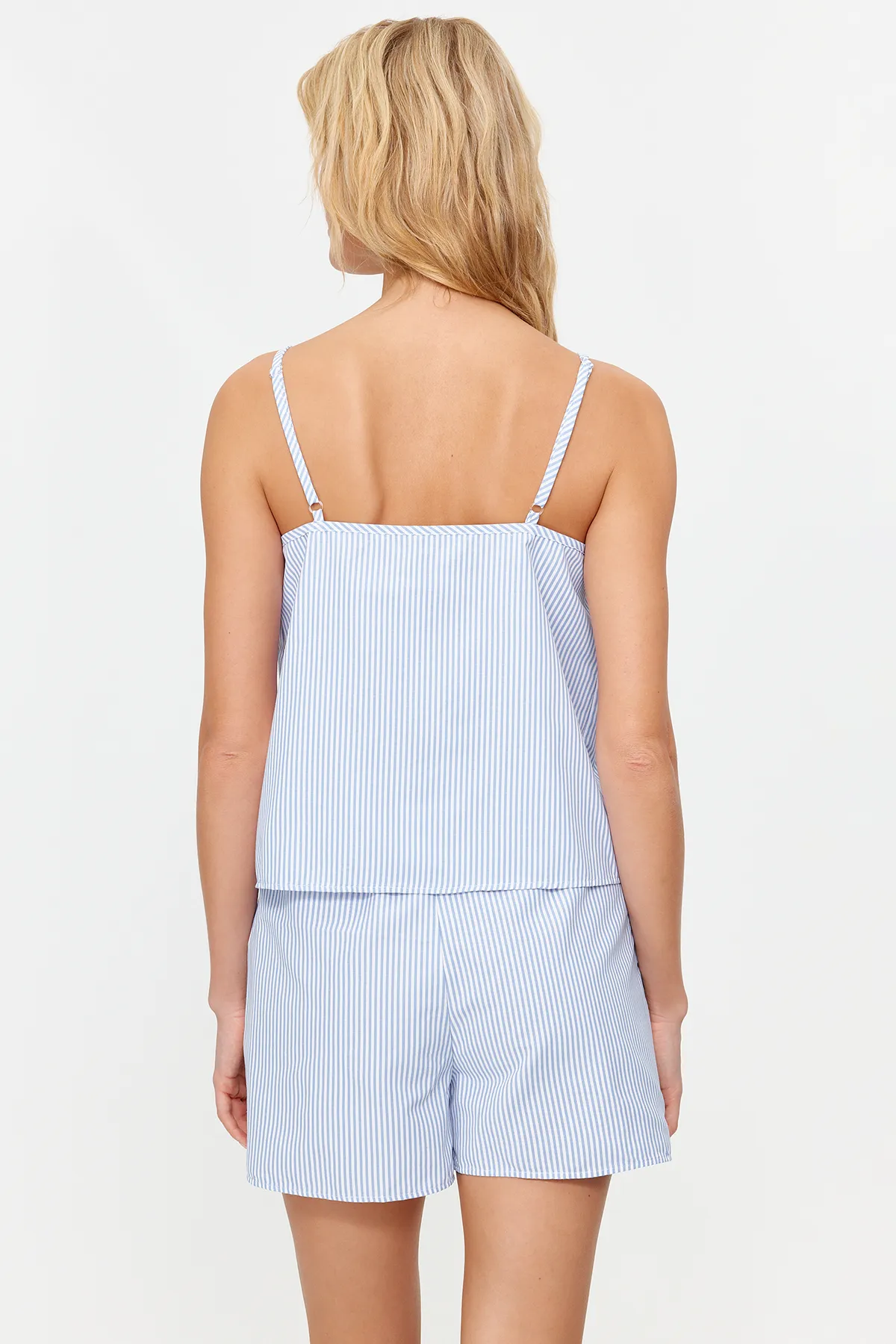 Trendyol Collection  Blaues Pyjama-Set aus gestreiftem Baumwollpopeline mit Seilriemen THMSS24PT00049