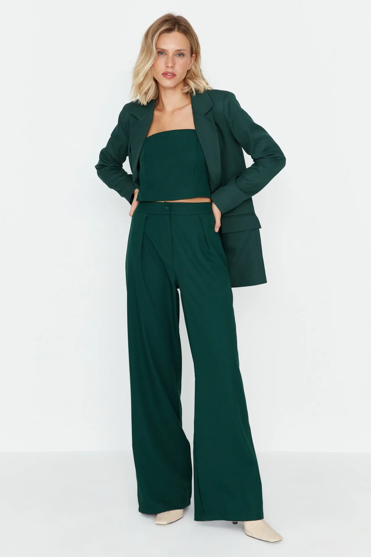 Trendyol Collection  Grüne Webhose mit weitem Bein TWOAW23PL00174