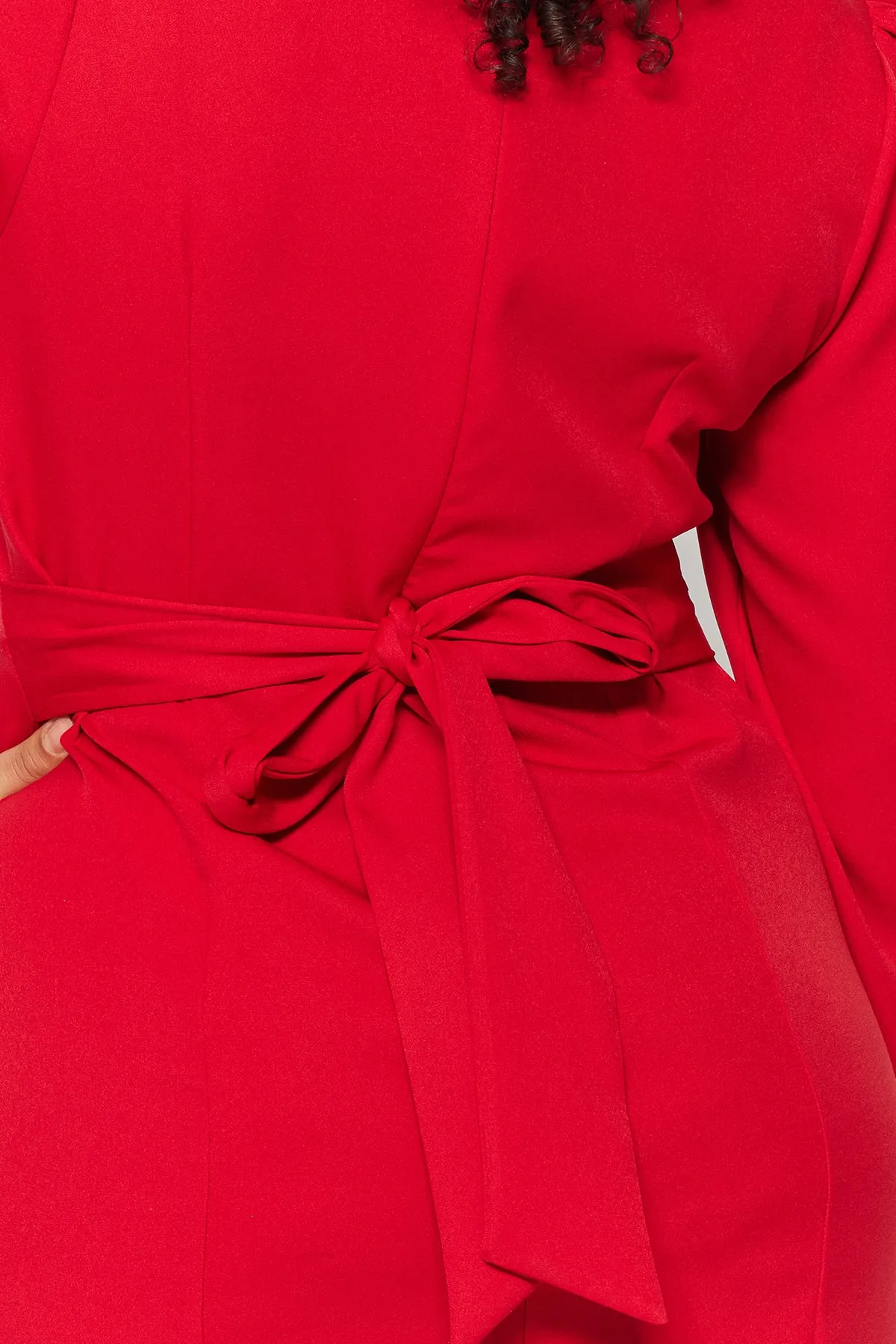 Trendyol Curve  Rotes, gewebtes Kleid mit Schlitz und Schnürung TBBSS23AH00184