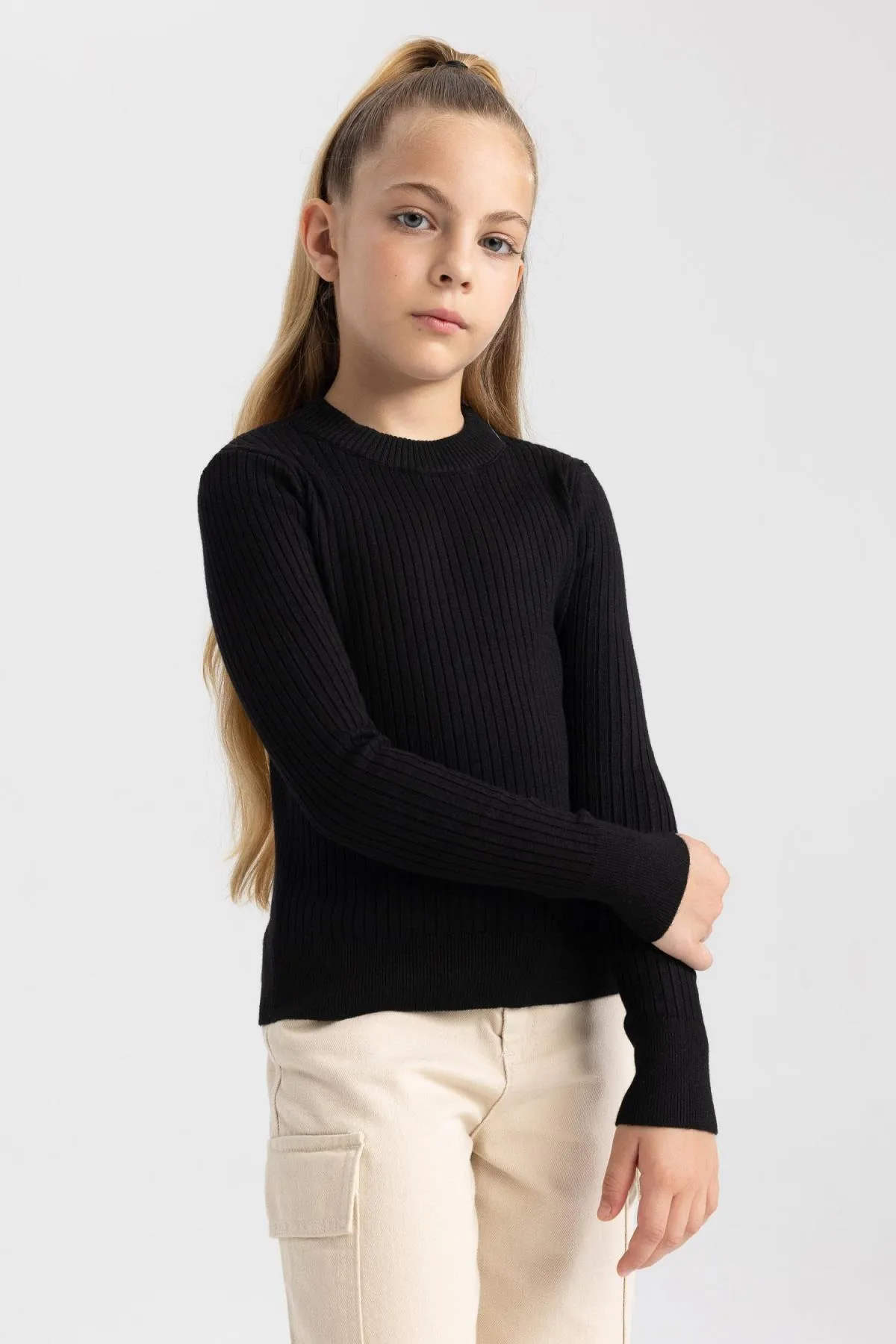 DeFacto  Mädchenpullover mit normaler Passform und Rundhalsausschnitt