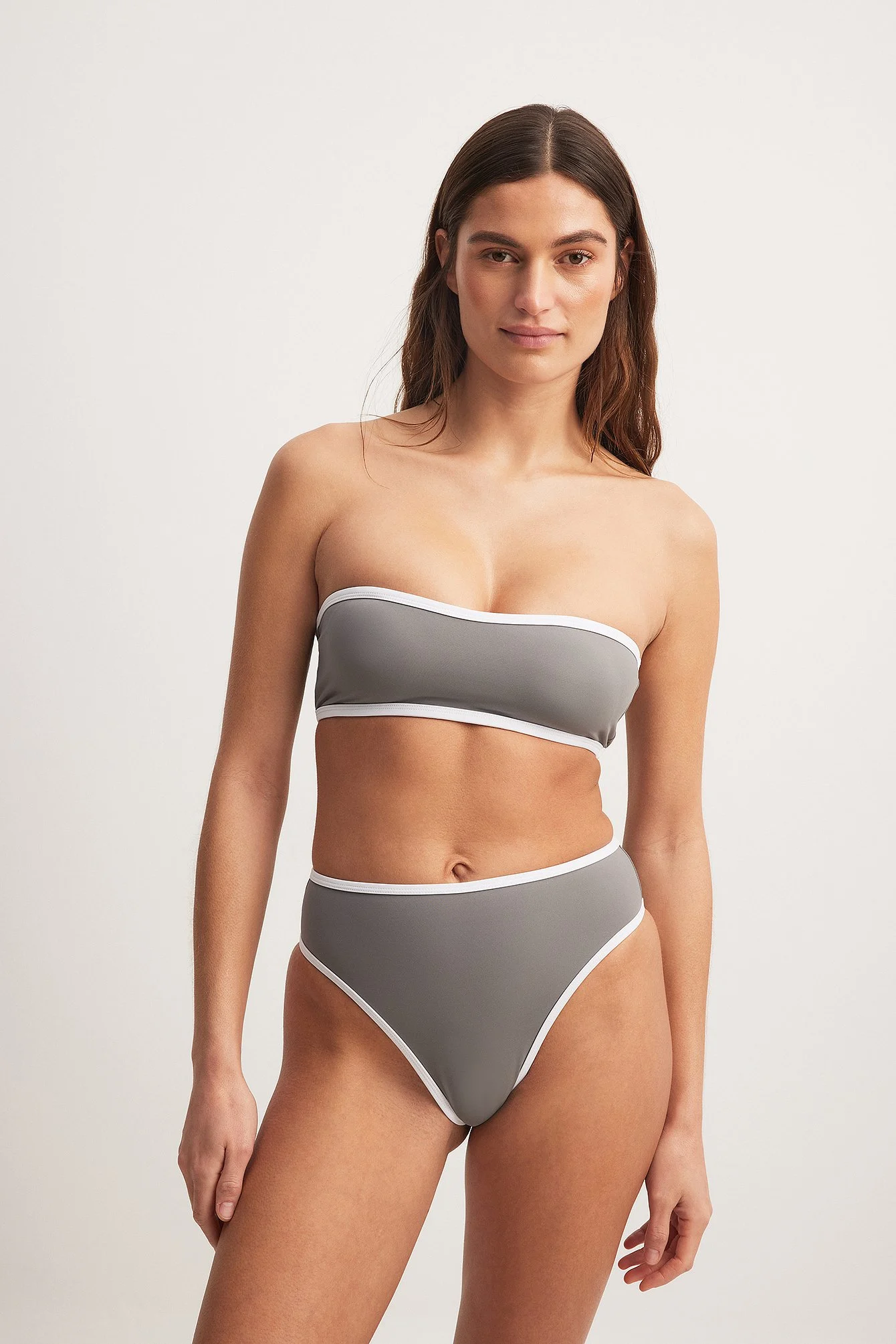 Gepolstertes Bikinioberteil mit Kontrastdetail