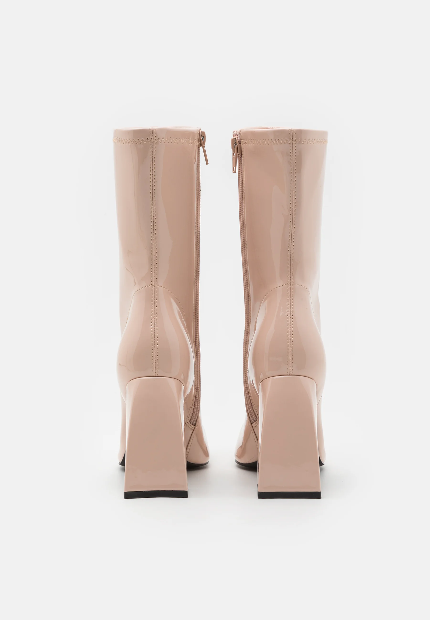 Botines de tacón par e impar