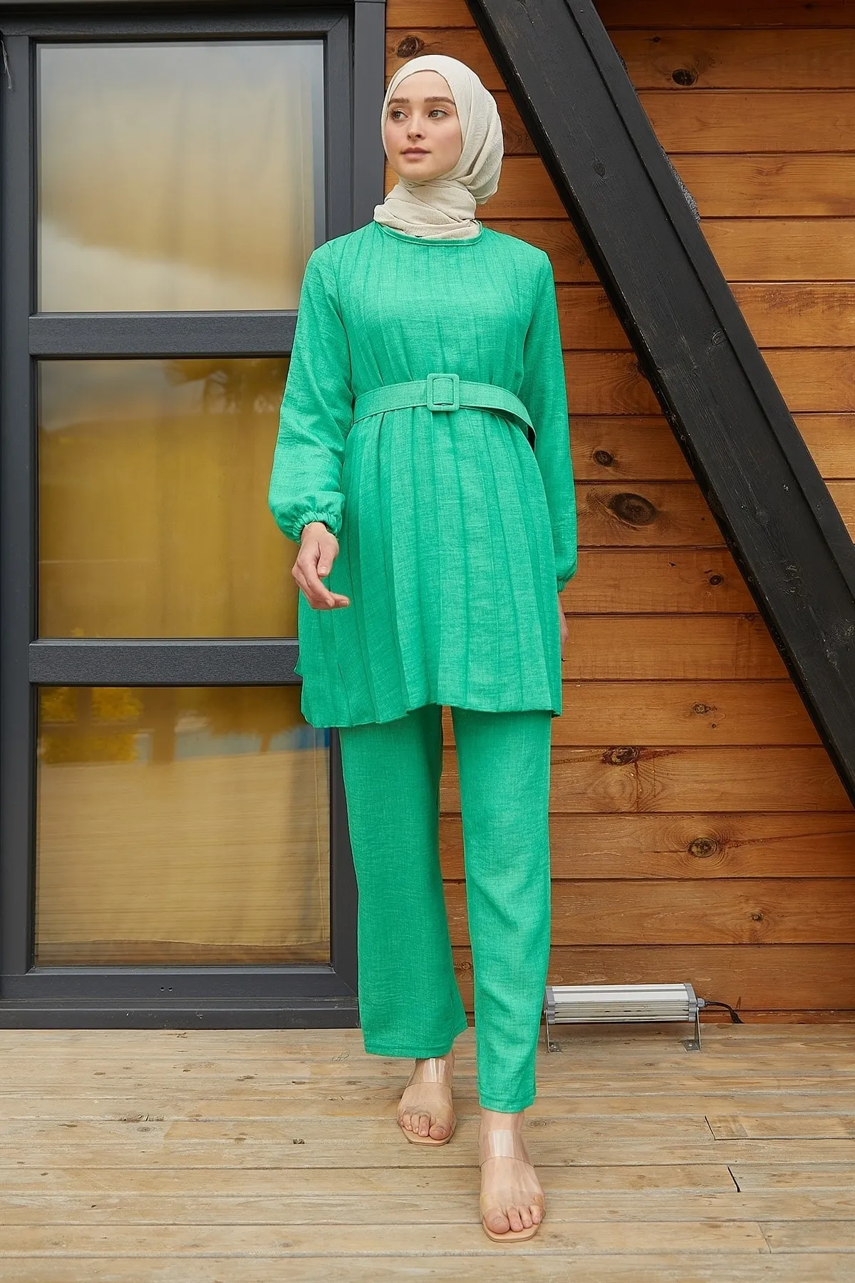 InStyle  Moria-Plisseeanzug mit Gürtel – Grün