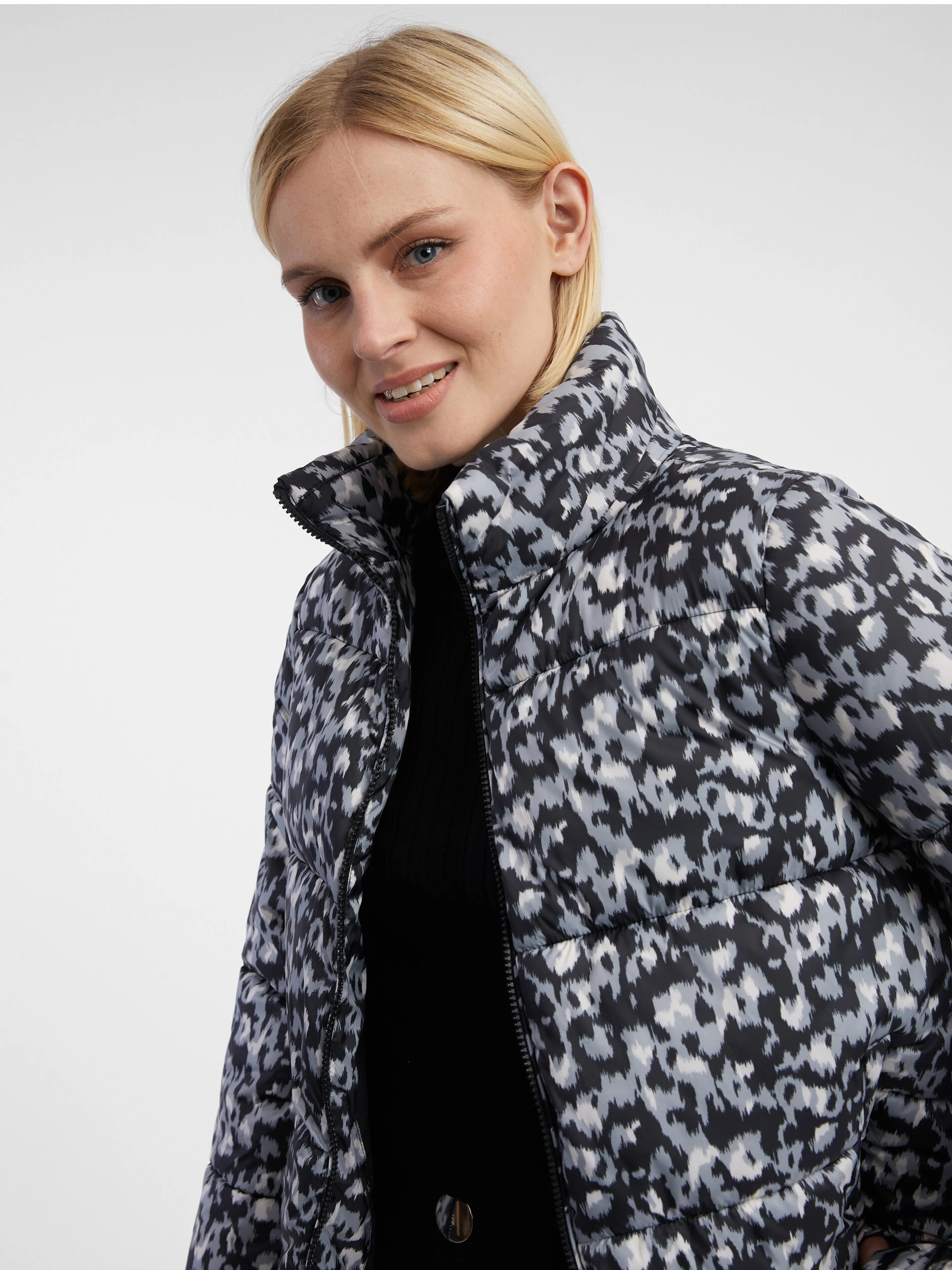 Grau-schwarz gemusterte Damen-Steppjacke ORSAY