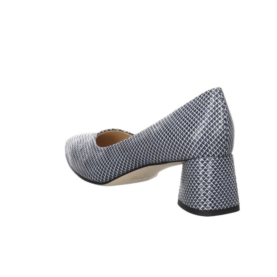 Brunate Pumps