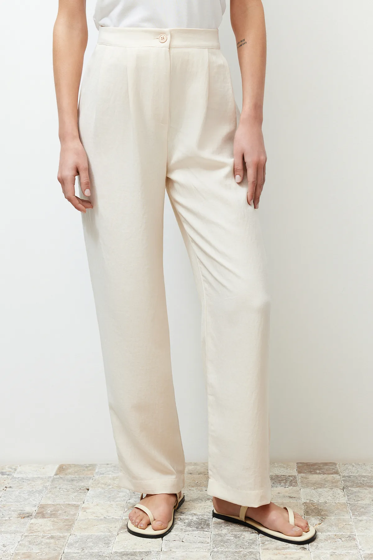 Trendyol Modest  Set aus Kimono-Hose mit gewebtem Unterteil und Oberteil im Stone Trench-Stil TCTSS24US00024