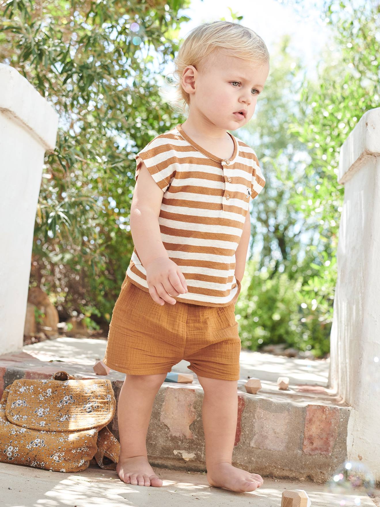 Ensemble bébé T-shirt rayé et short uni caramel