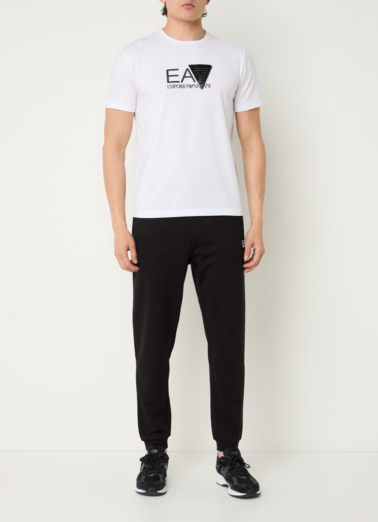 Pantaloni de trening slim fit de la Emporio Armani, cu buzunare laterale și logo.