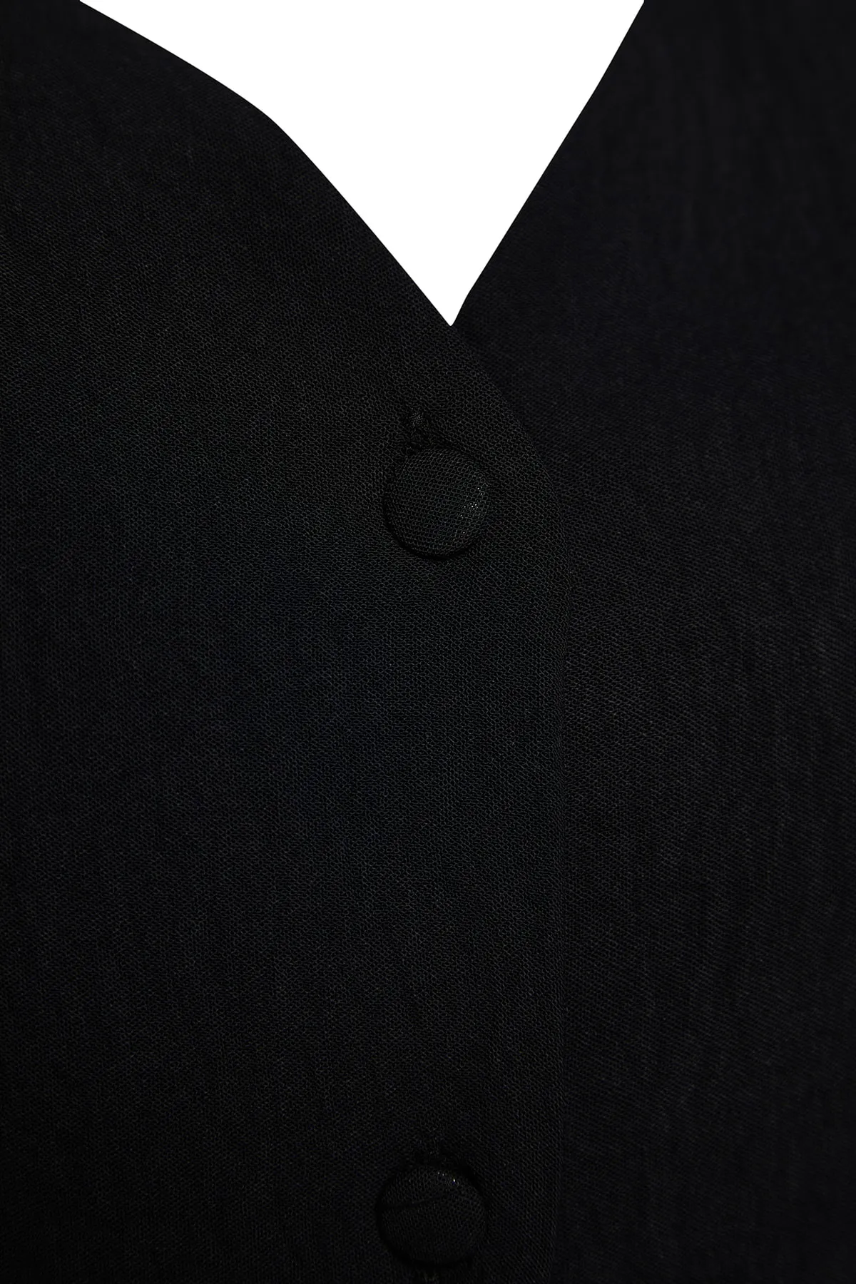 Trendyol Curve  Schwarze gewebte Bluse zum Binden mit V-Ausschnitt TBBSS22BZ0753