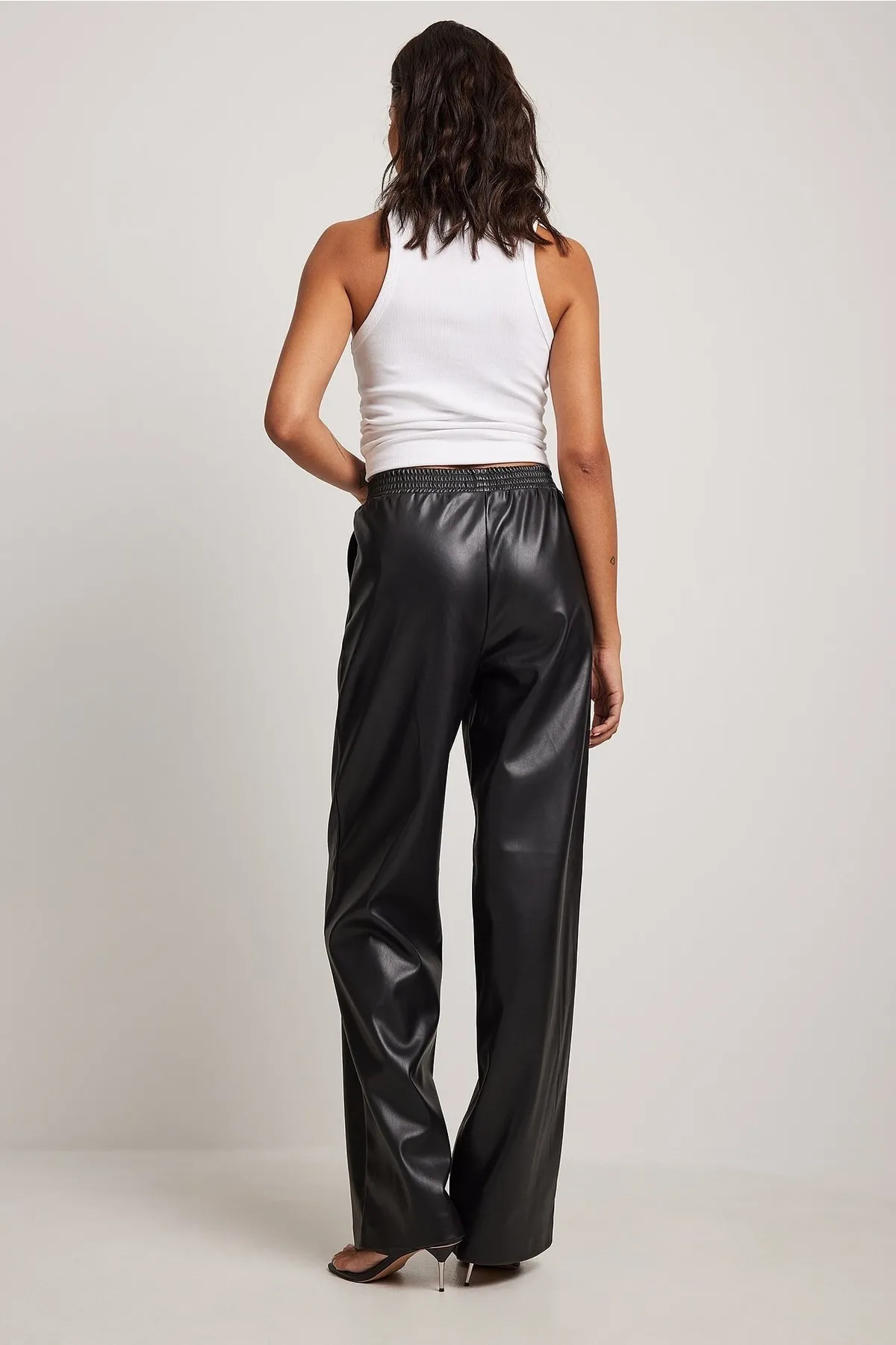 NA-KD  PU-Hose mit elastischem Bund