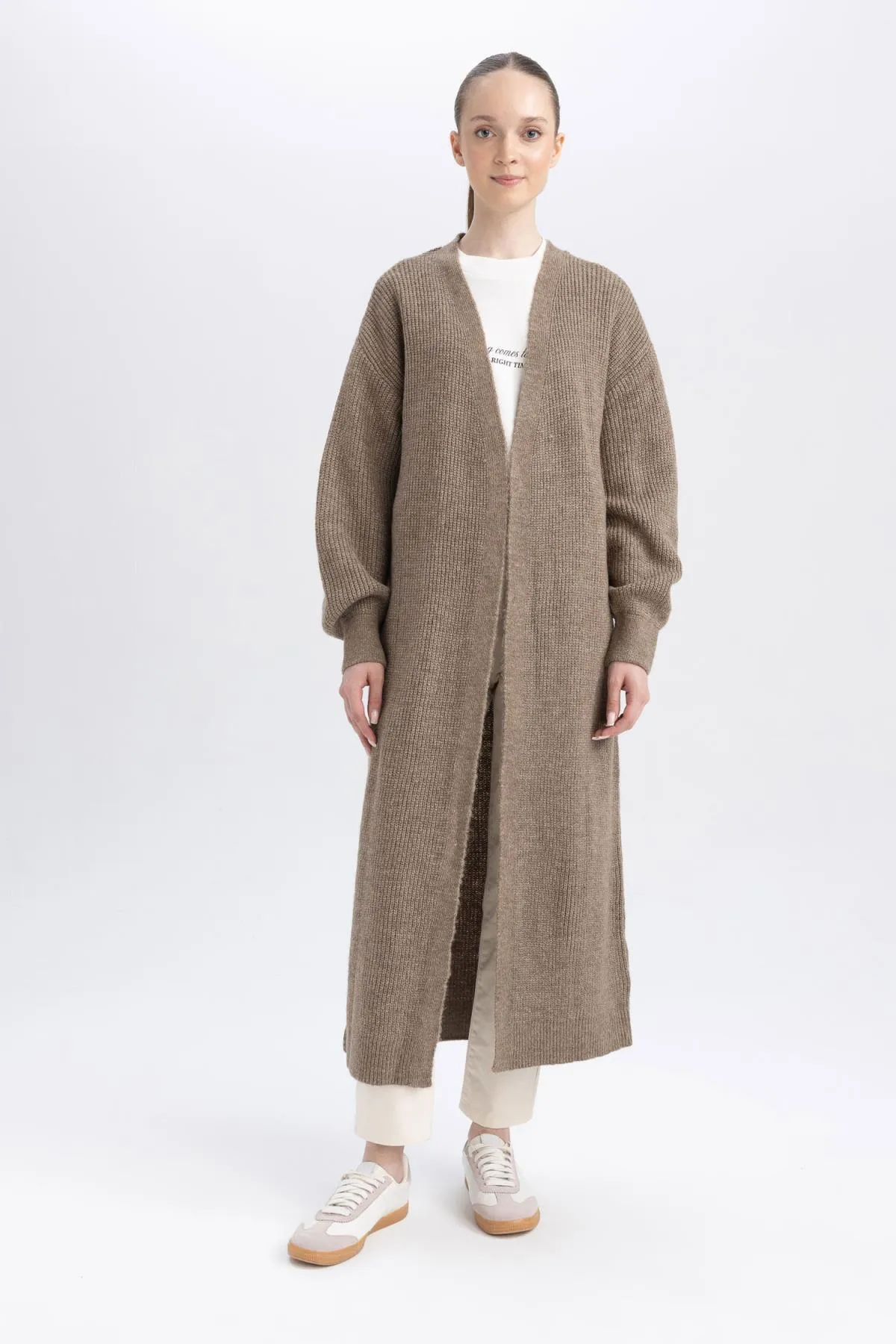 DeFacto  Strickjacke mit V-Ausschnitt und normaler Passform