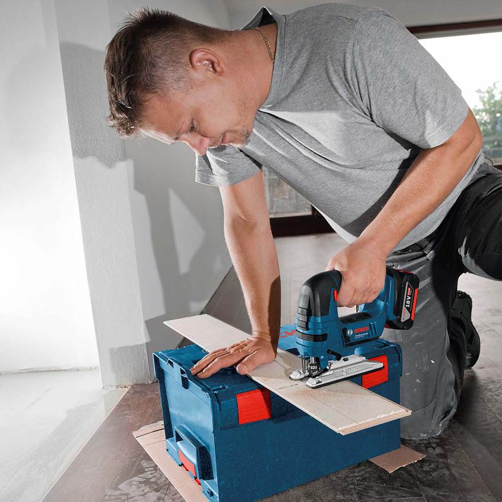 Serra tico-tico sem fio BOSCH 18V GST 18 V-LI B Skin 06015A6100