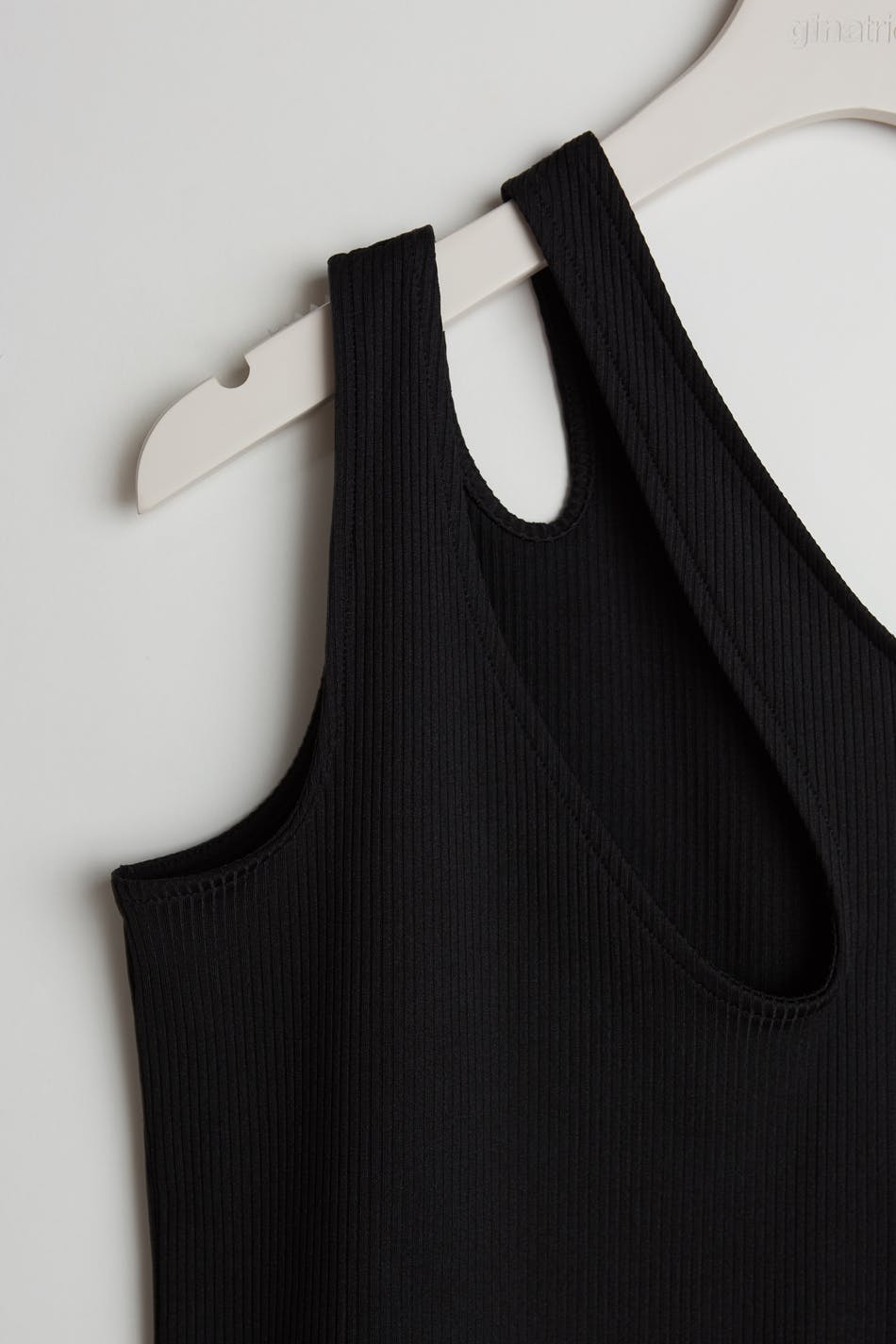 Cissi cut out top
