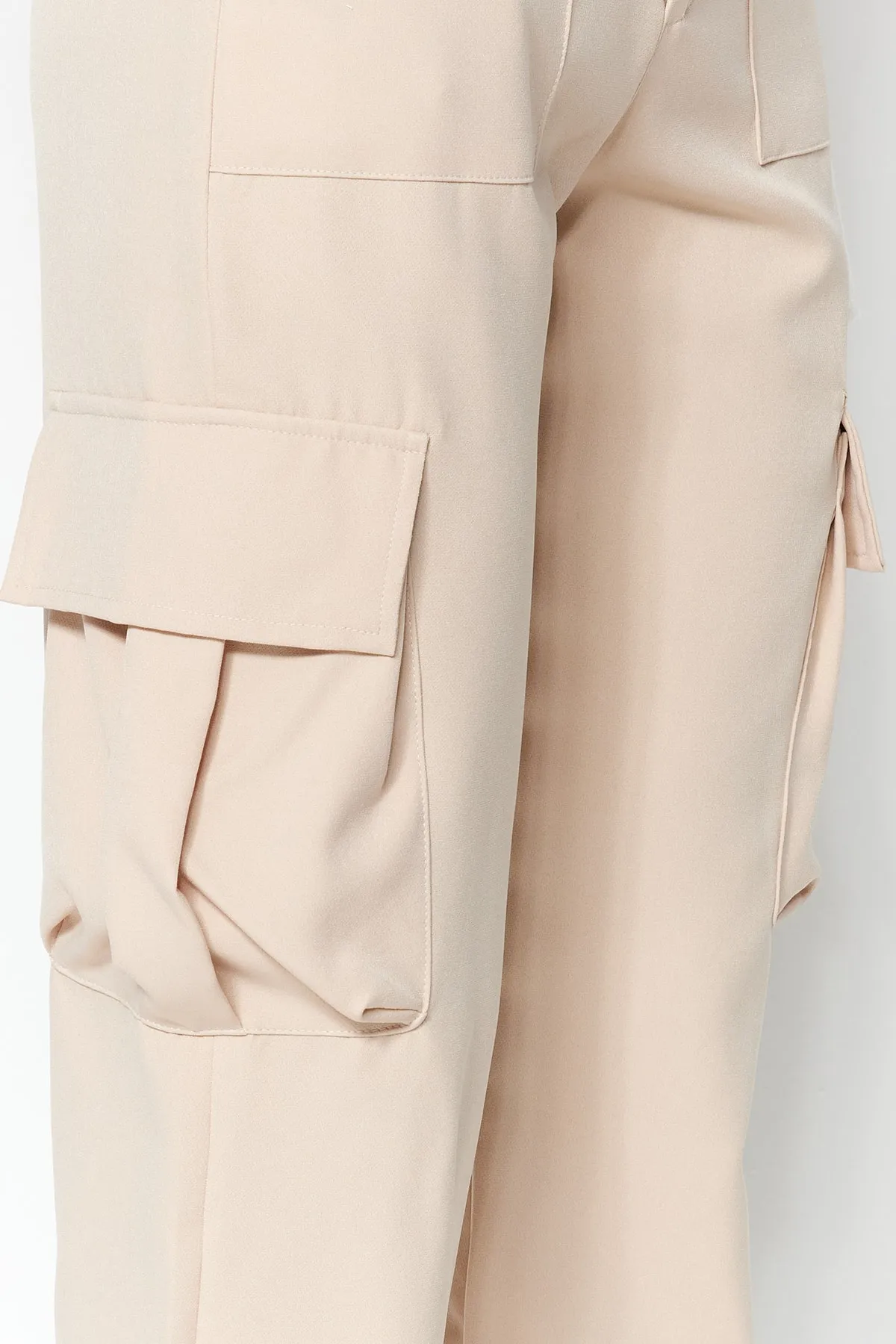 Trendyol Collection  Beigefarbene Cargo-Taschen-Webhose TWOAW24PL00234