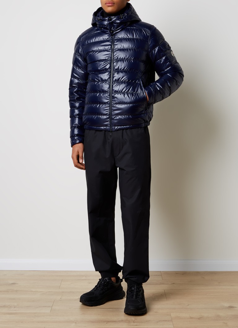 Giacca trapuntata reversibile Moncler Tablasses con imbottitura in piuma e cappuccio removibile.