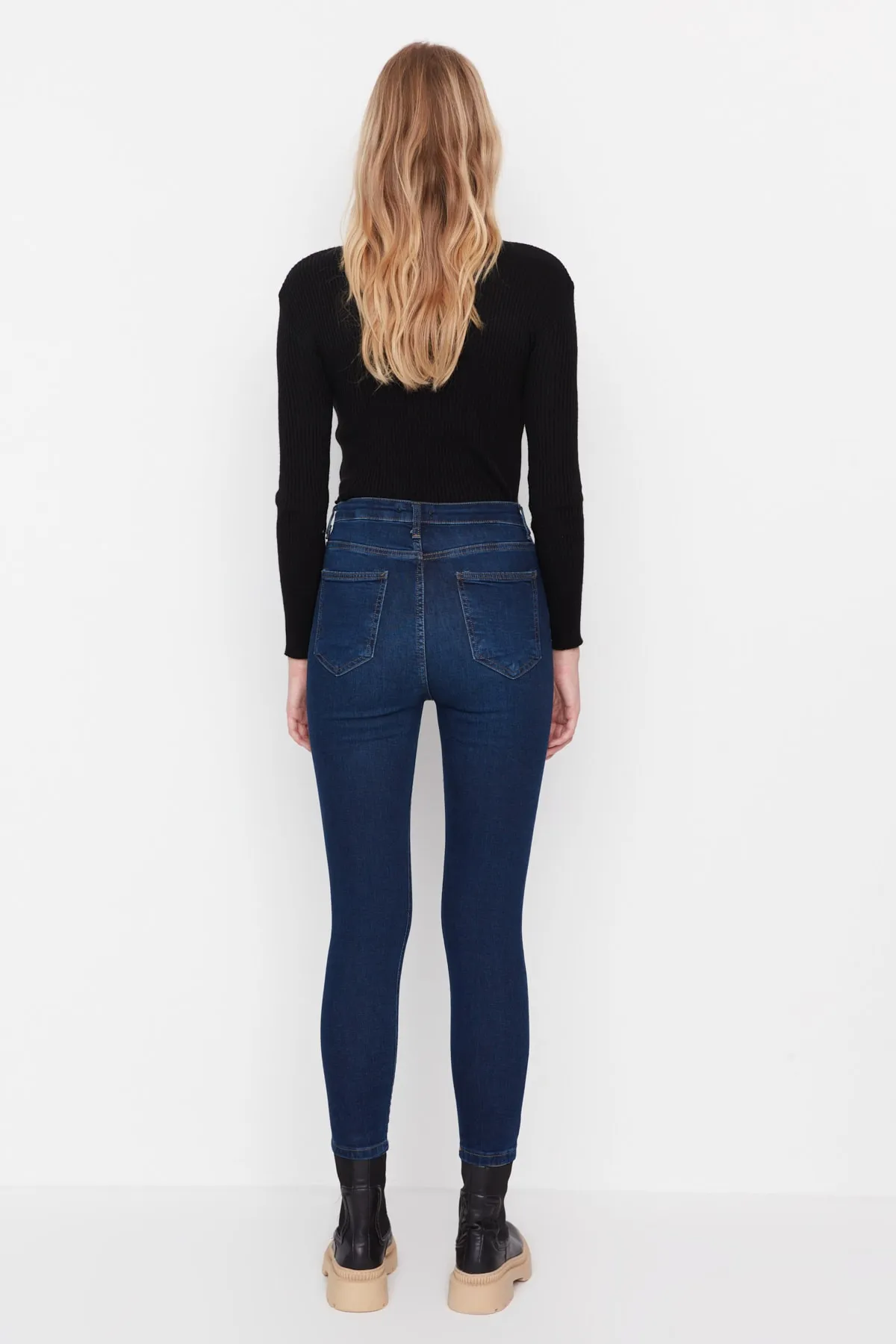 Trendyol Collection  Marineblaue Skinny-Jeans mit superhoher Taille TWOSS22JE0560