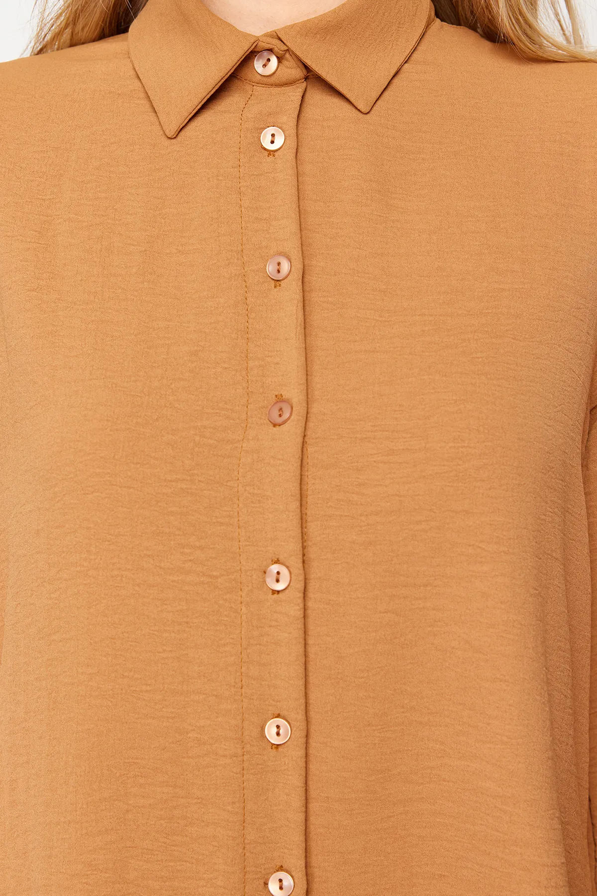 Trendyol Modest  Dunkelbeiges gewebtes Hemd-Hosen-Set mit Ärmeldetails TCTSS21AU0241