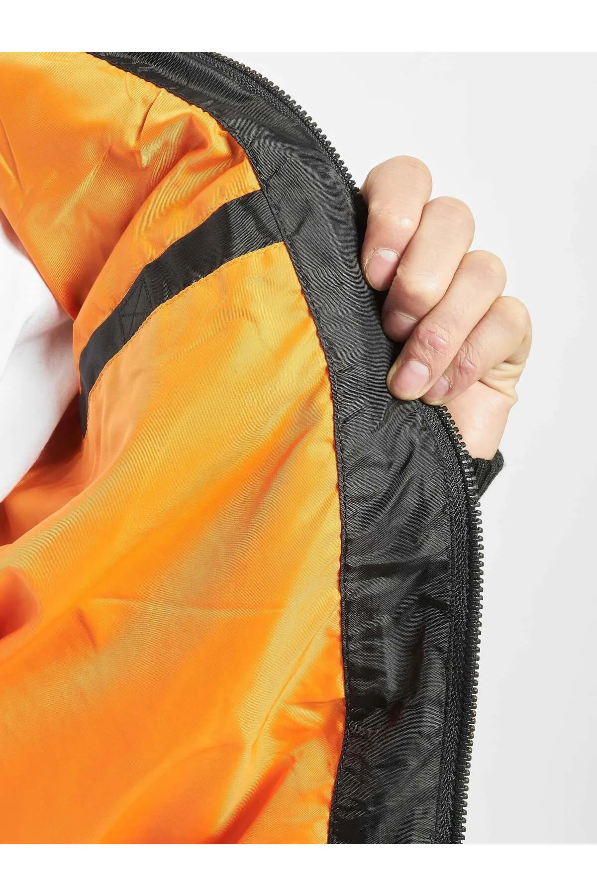 Alpha Industries  Jacke - Schwarz - Regular Fit